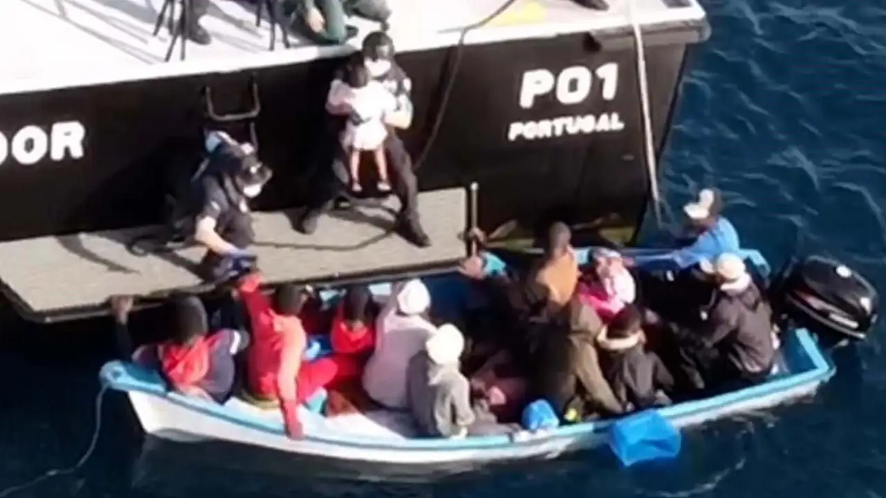 GNR resgata 15 migrantes à deriva no Mediterrâneo