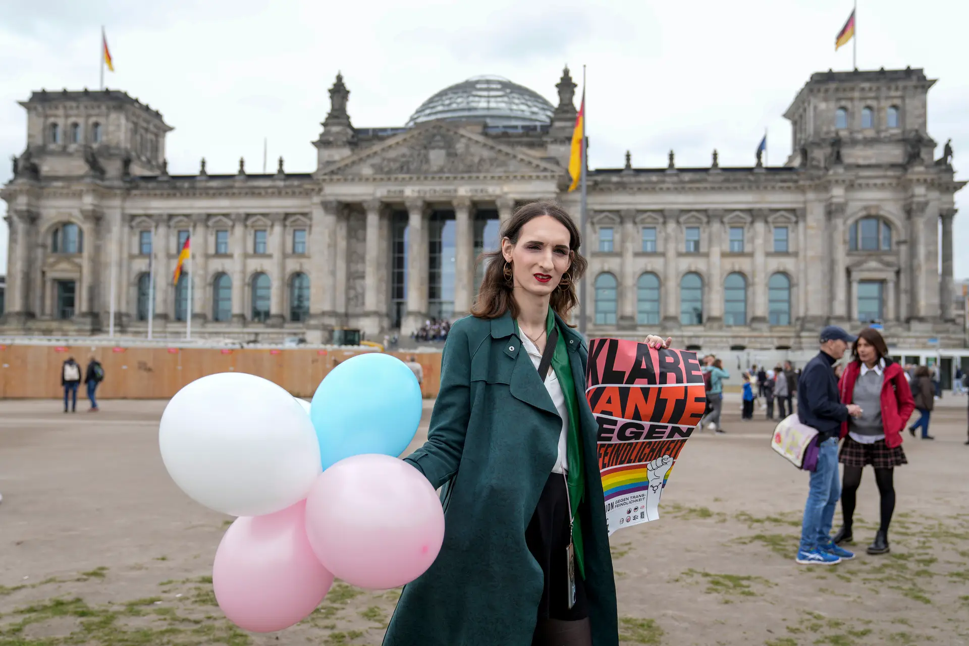 Aprovada legislação que facilita mudança de nome e género na Alemanha