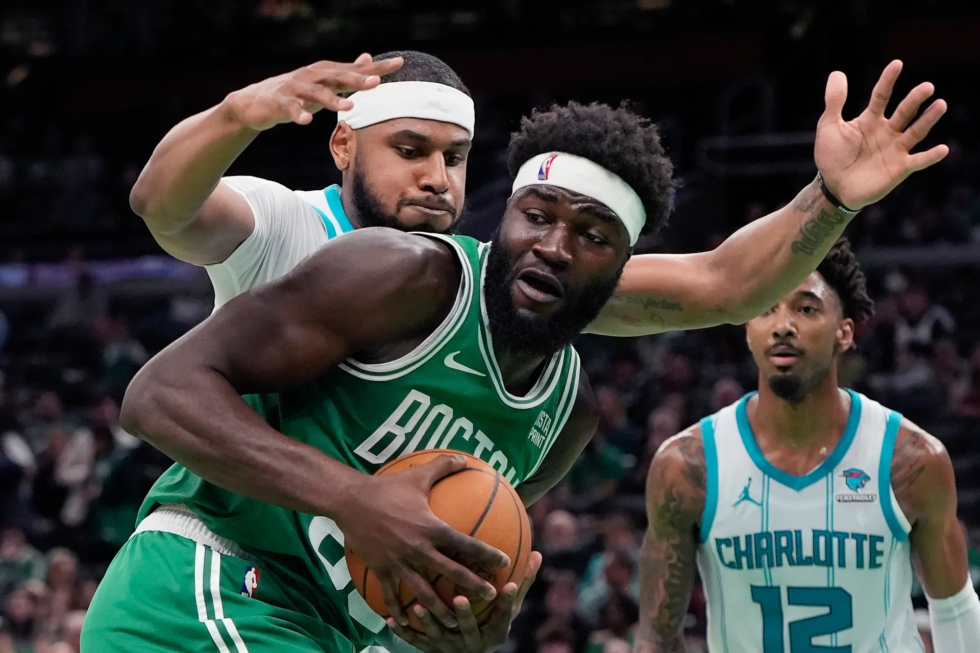 Neemias Queta brilha no triunfo dos Celtics e fecha fase regular da NBA com novo recorde