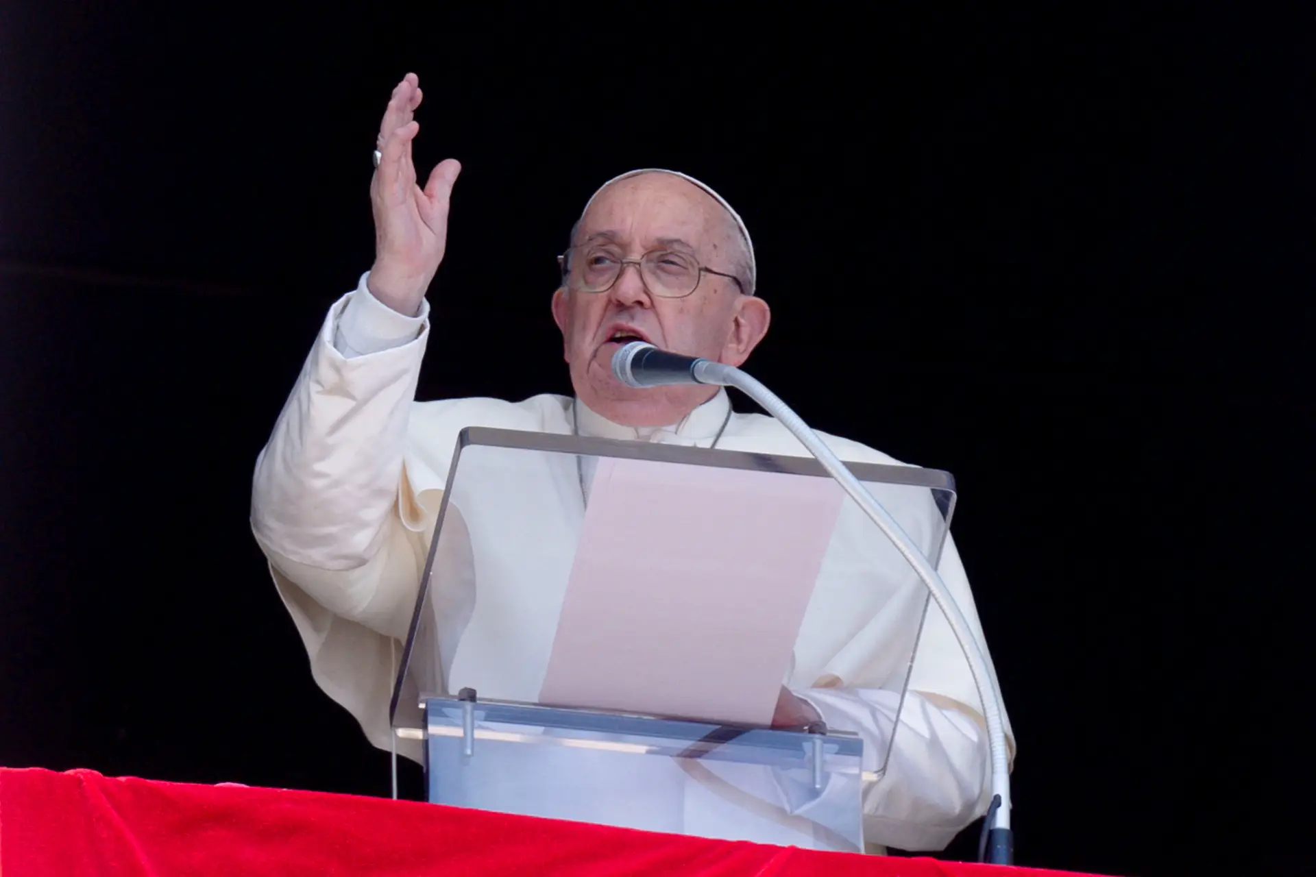 El Vaticano pide disculpas tras la polémica declaración del Papa sobre los homosexuales