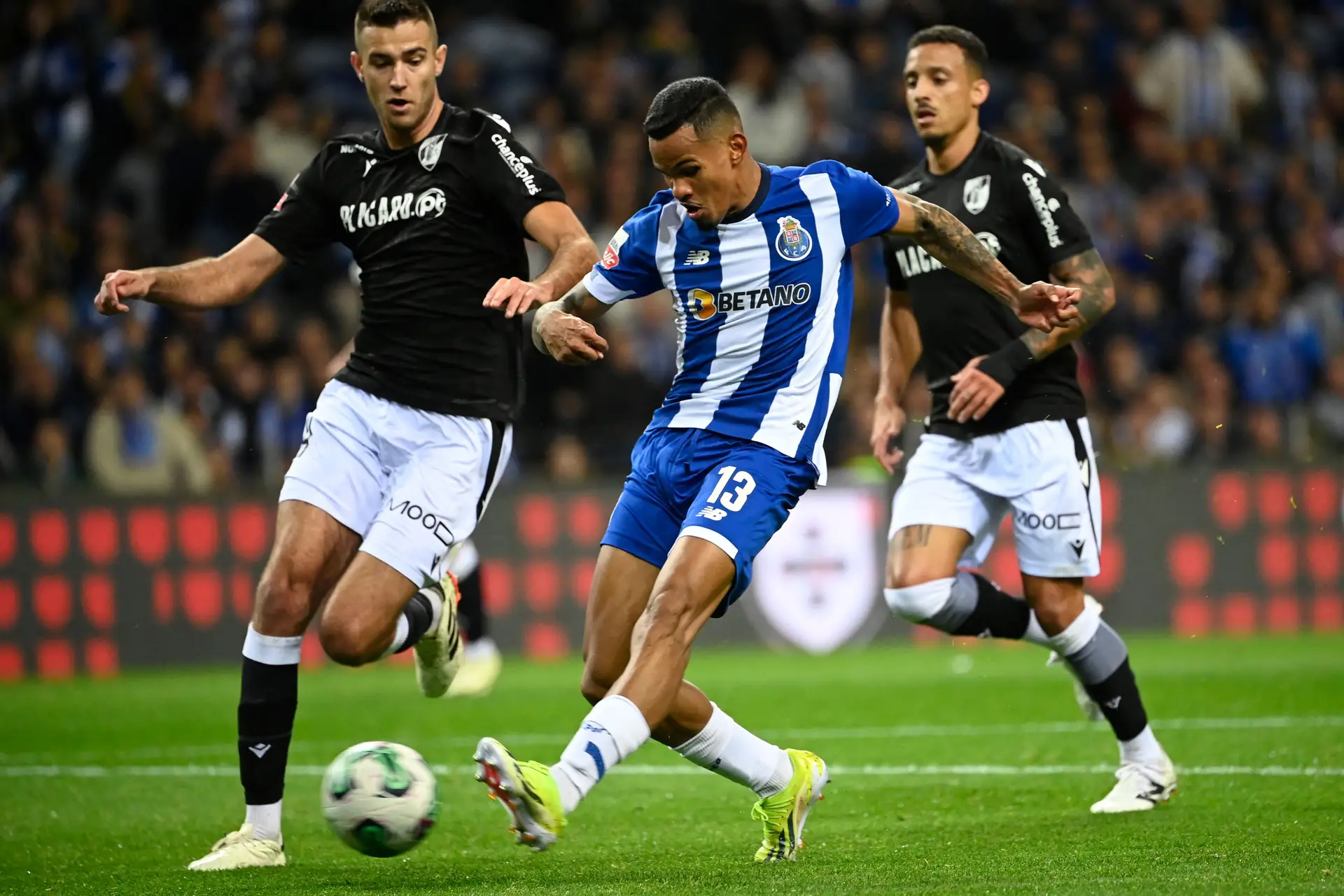 FC Porto e Vitória de Guimarães em 'tira-teimas' rumo à final com Sporting