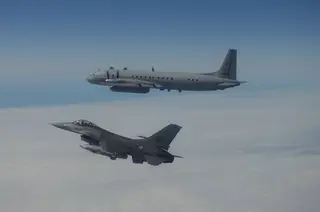 Caças portugueses intercetam aeronaves russas perto do espaço aéreo da NATO