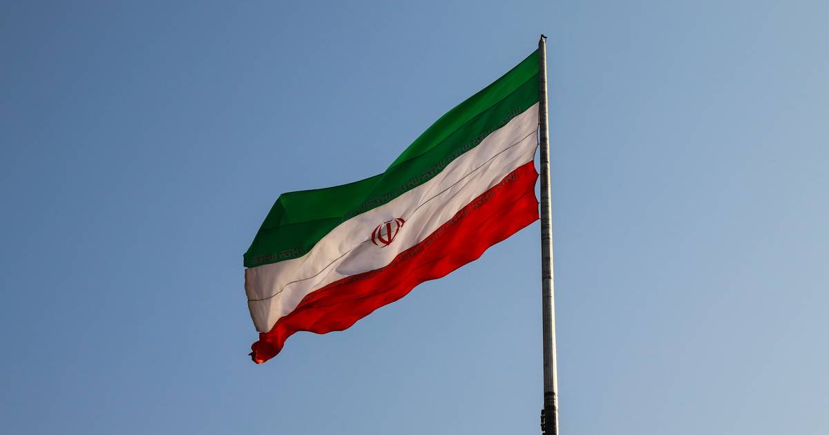 Irão apresenta novo míssil balístico entre ameaças dos EUA e Israel
