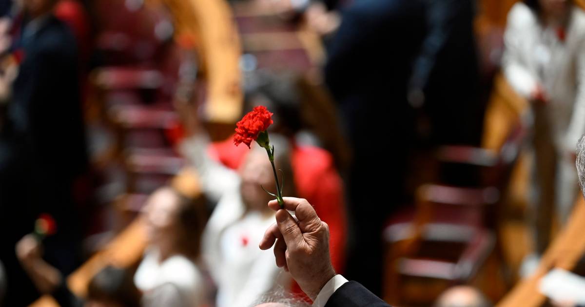 Parlamento evoca esta sexta-feira 50 anos da "universalização do direito das mulheres ao voto" em Portugal