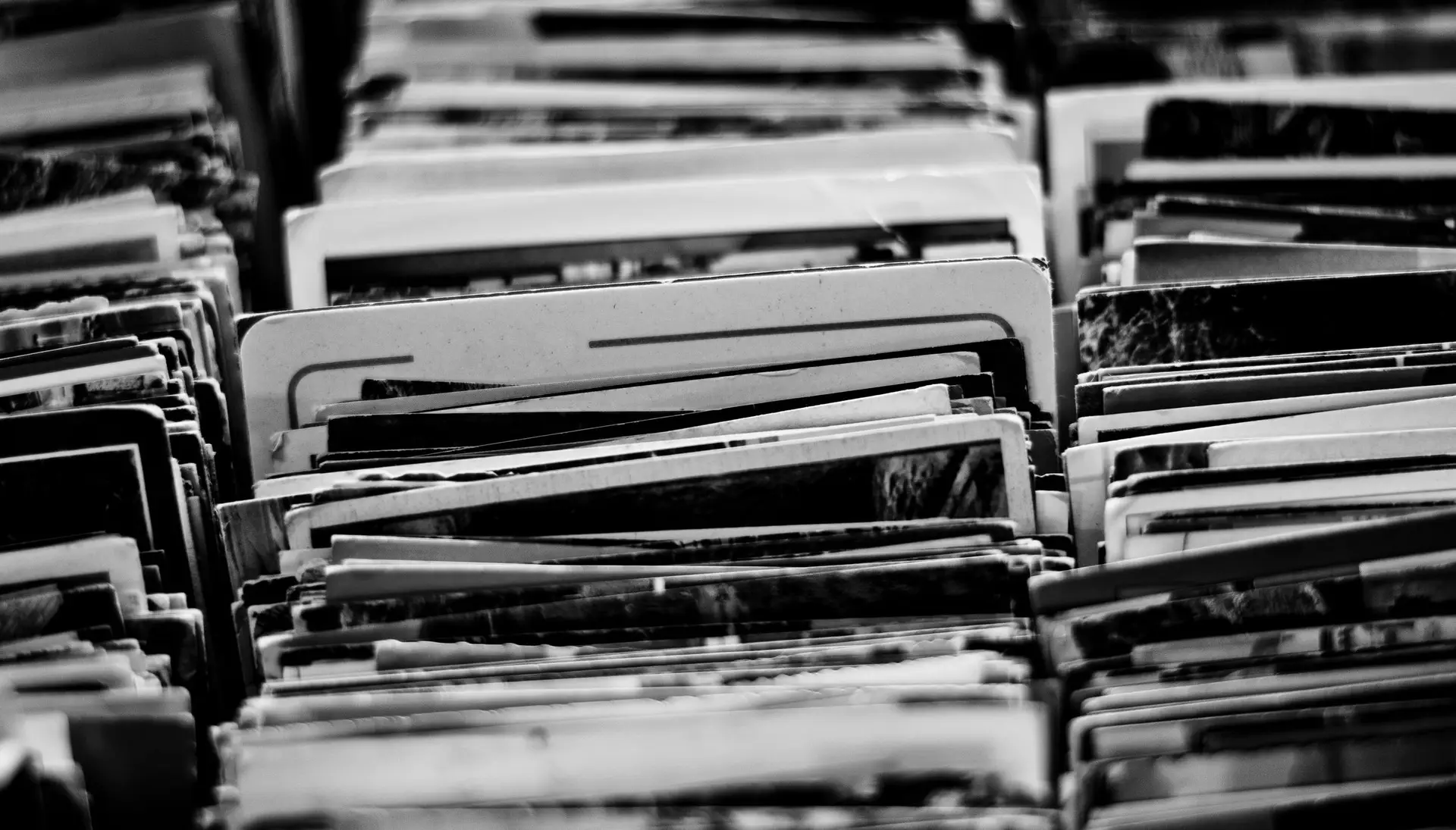 Os discos proibidos que saíram do armário da rádio portuguesa após o 25 de Abril