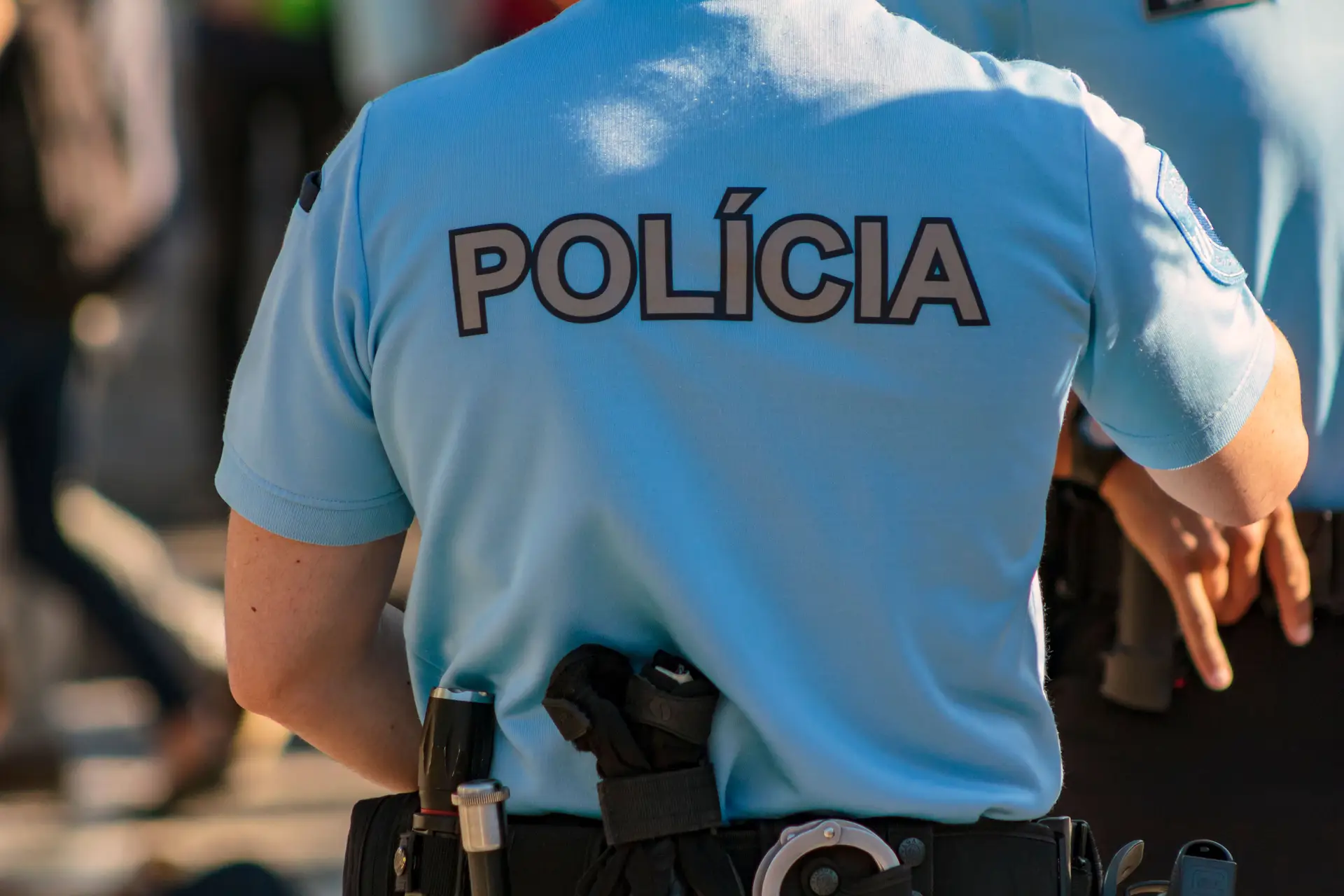 Polícia encontra 24 imigrantes a viver ilegalmente num armazém em Loures