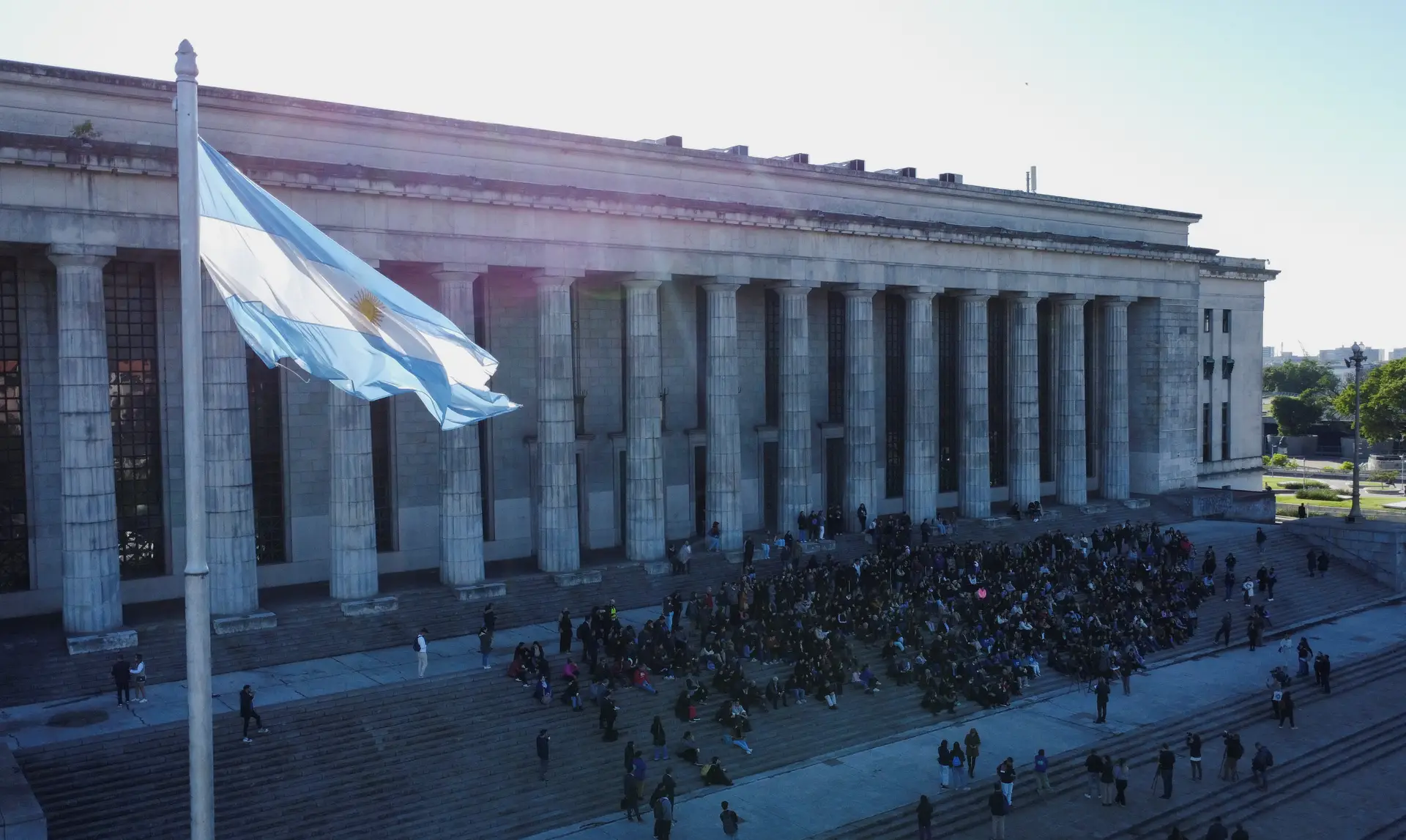 Escândalo na Argentina: senadores aprovam aumento de 170% para eles próprios