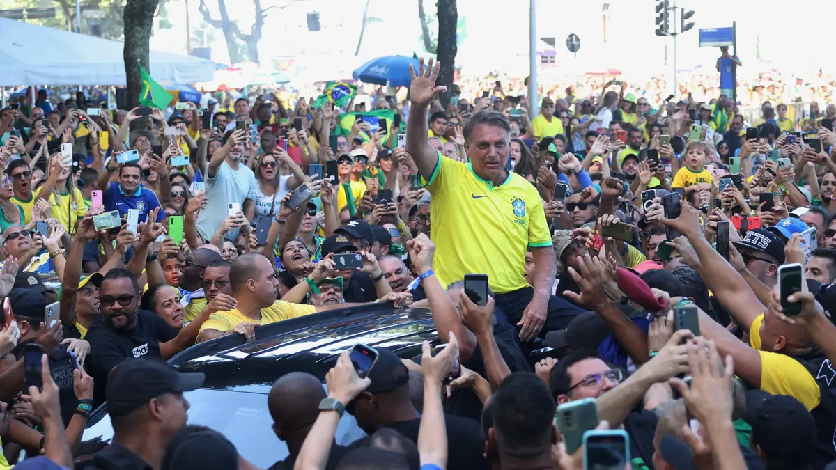 O ex-presidente Jair Bolsonaro reuniu apoiantes na orla de Copacabana, reduto bolsonarista, no Brasil