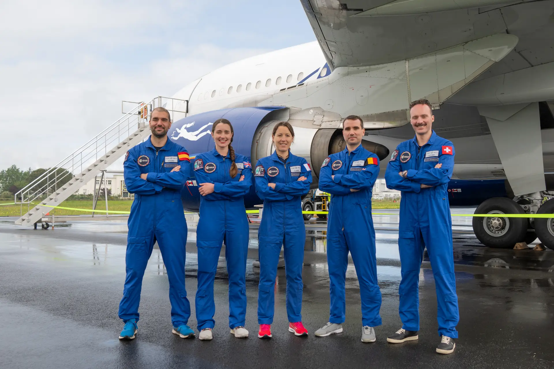 Os cinco novos astronautas da ESA terminaram a formação com distinção. Pablo Álvarez Fernández, Rosemary Coogan, Sophie Adenot, Raphaël Liégeois e Marco Sieber estão prontos para missões espaciais.