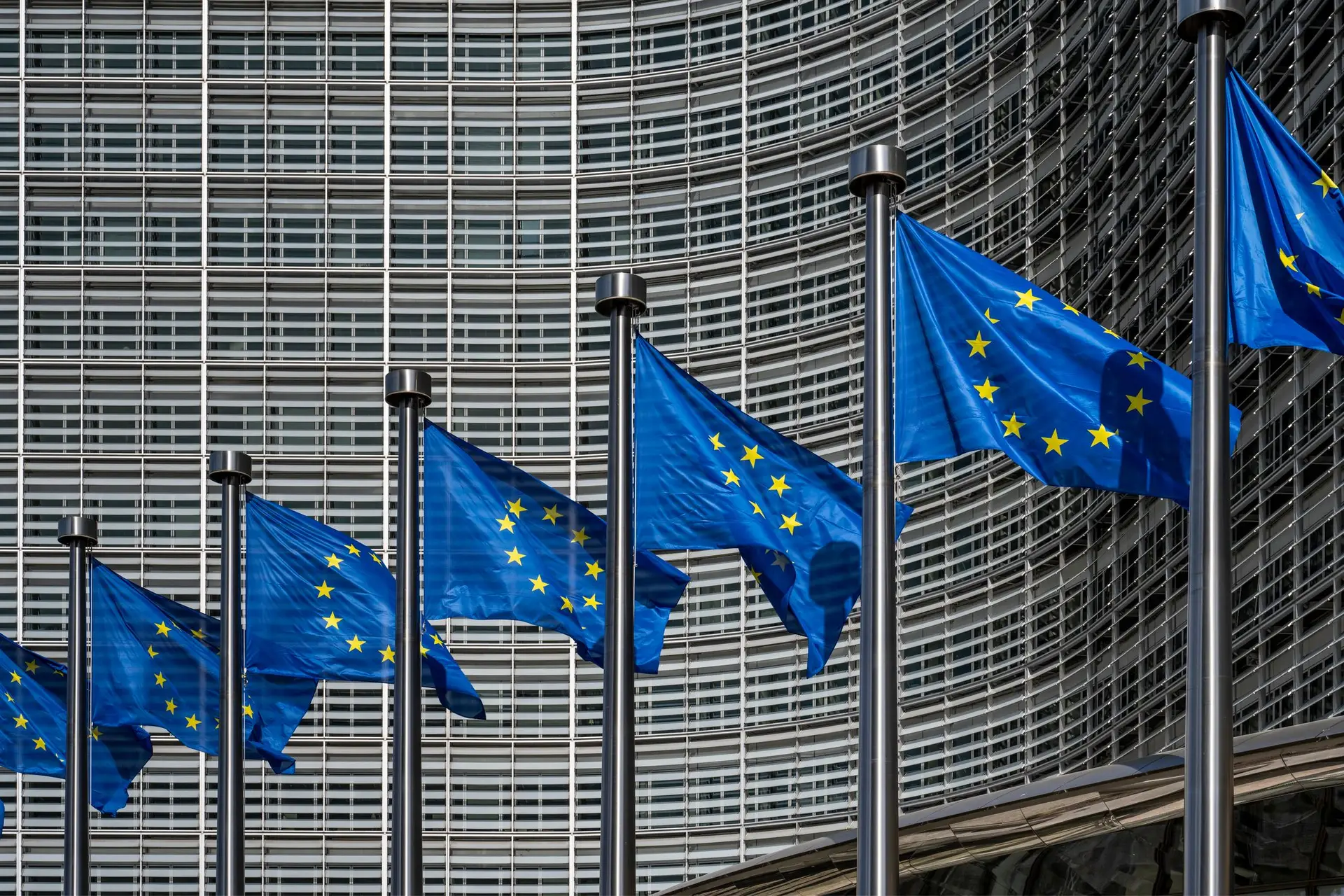 Ministros da UE discutem mais sanções ao Irão e defesa antiaérea pedida pela Ucrânia