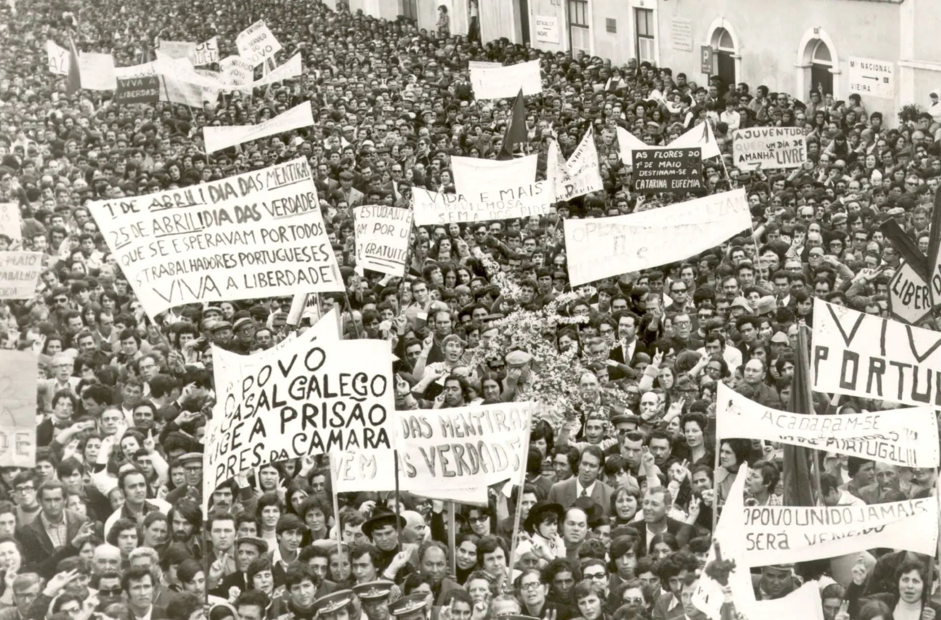 "Liberdade a sério": histórias de Abril