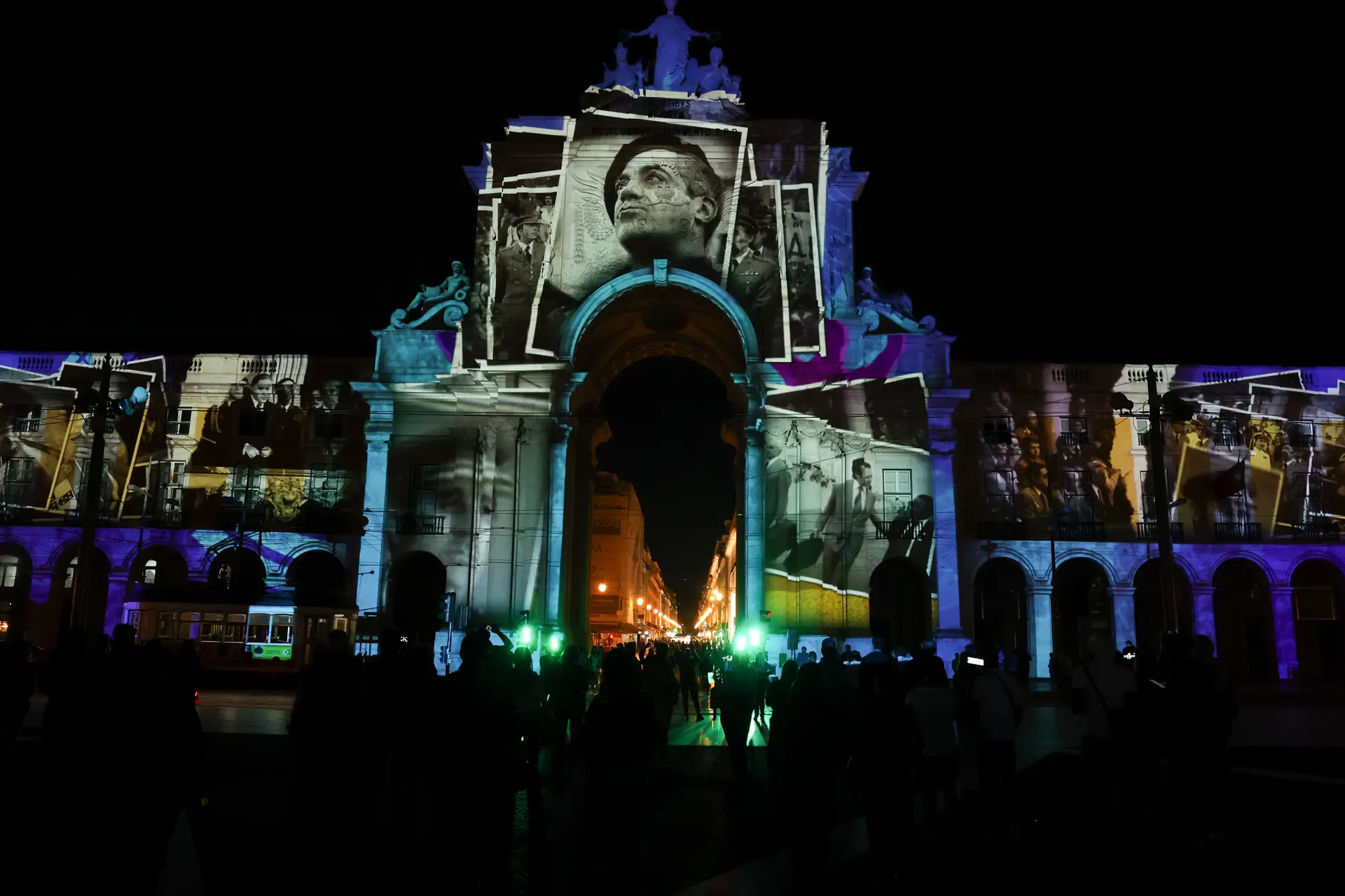 Espetáculo que inclui concerto e projeção de fotografias históricas celebra o 25 de Abril em Lisboa