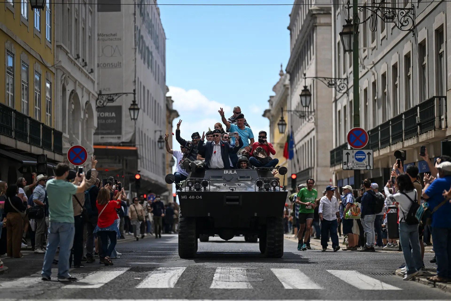 25 de Abril nas ruas de Lisboa as melhores imagens da festa da