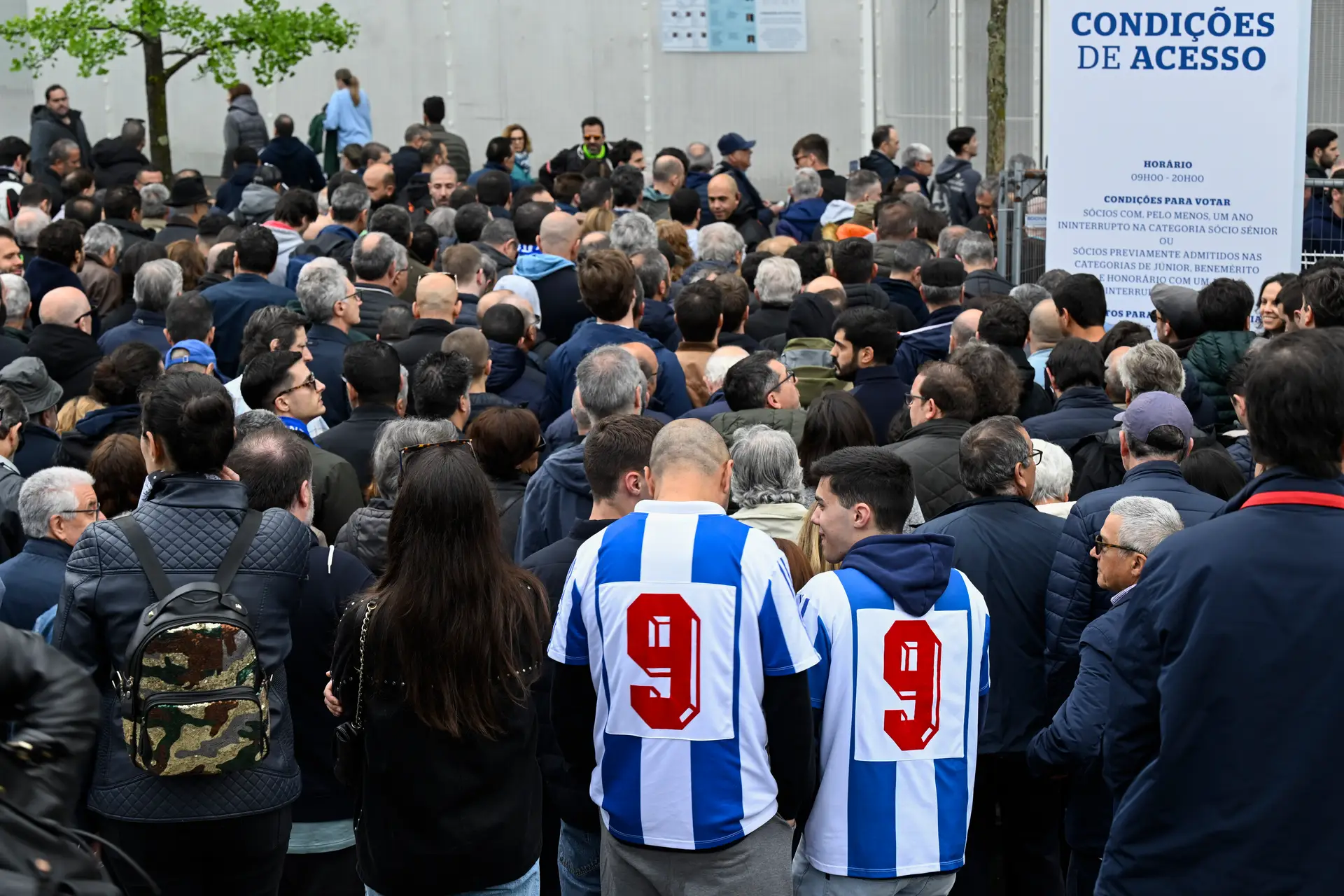 Élections au FC Porto : forte participation aux urnes, des milliers de adhérents ouvrent les portes