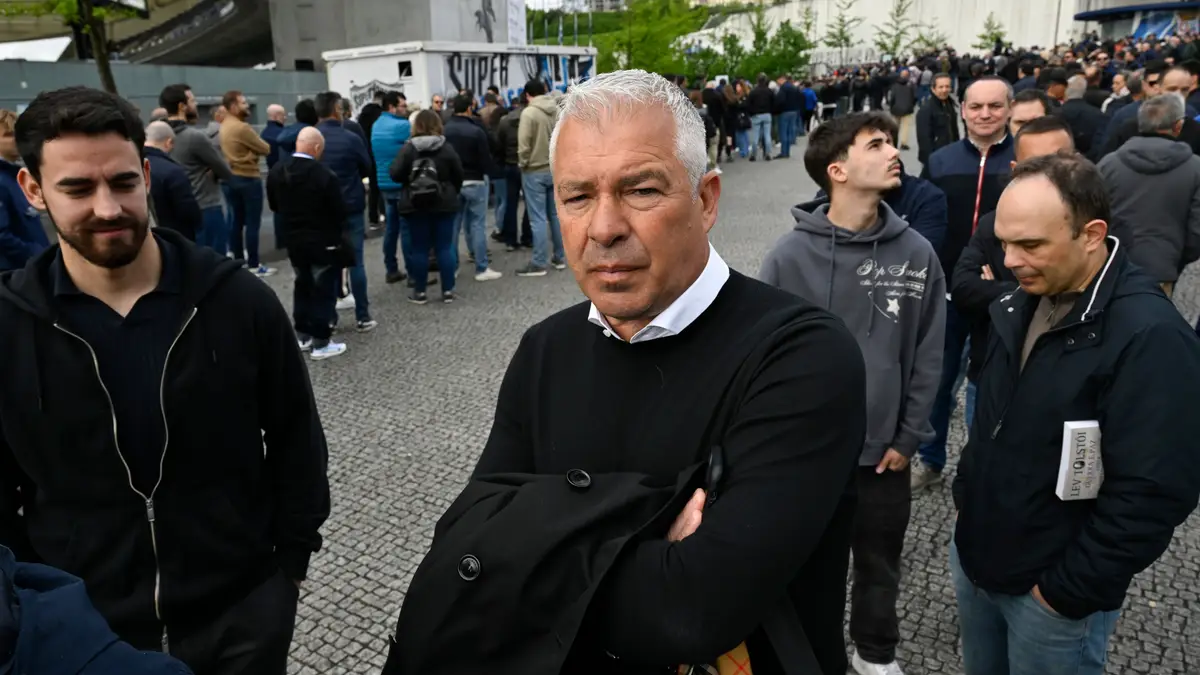 Sócios do FC Porto aguardam para votar