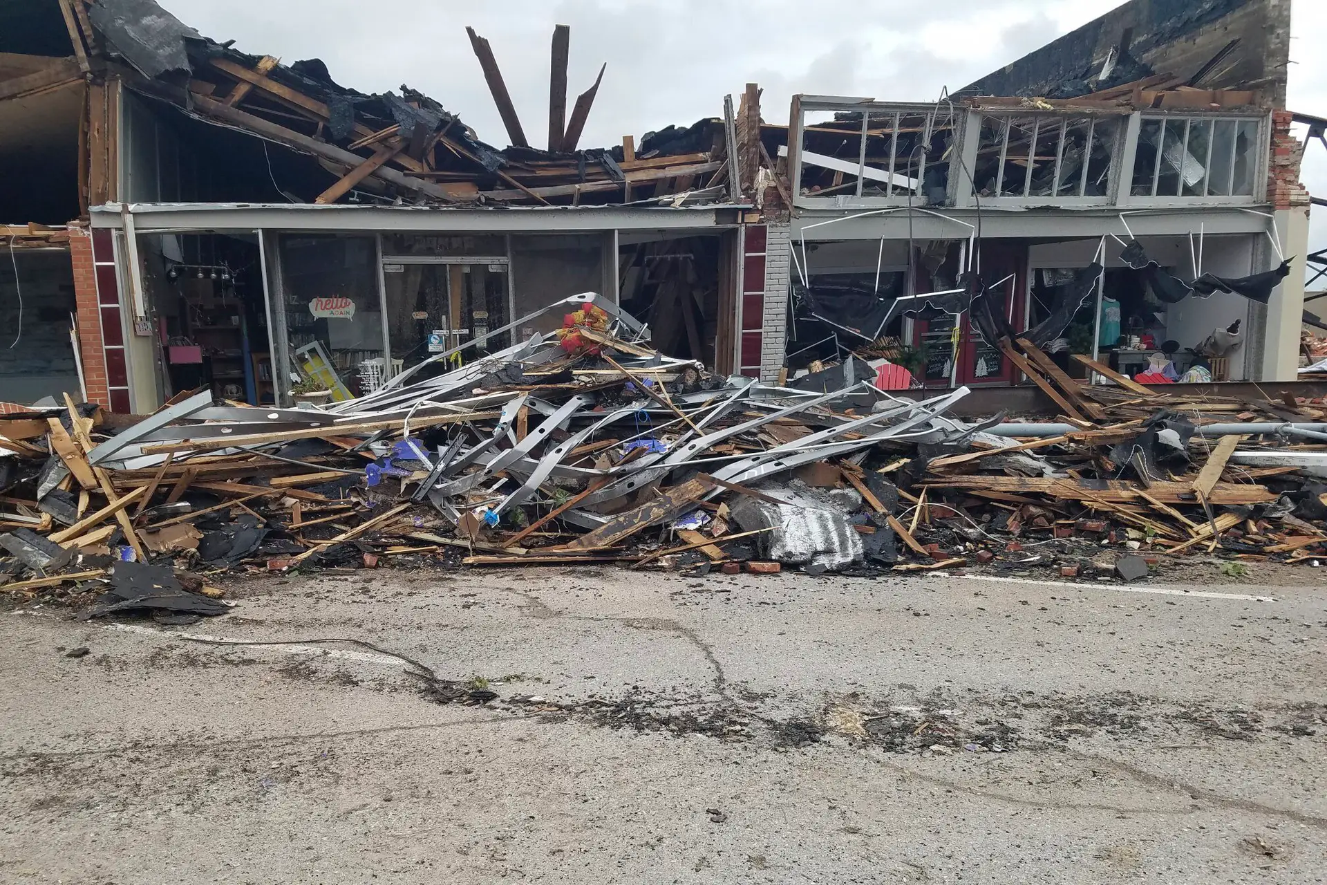 EUA: Tornados fazem pelo menos três mortos no estado de Oklahoma