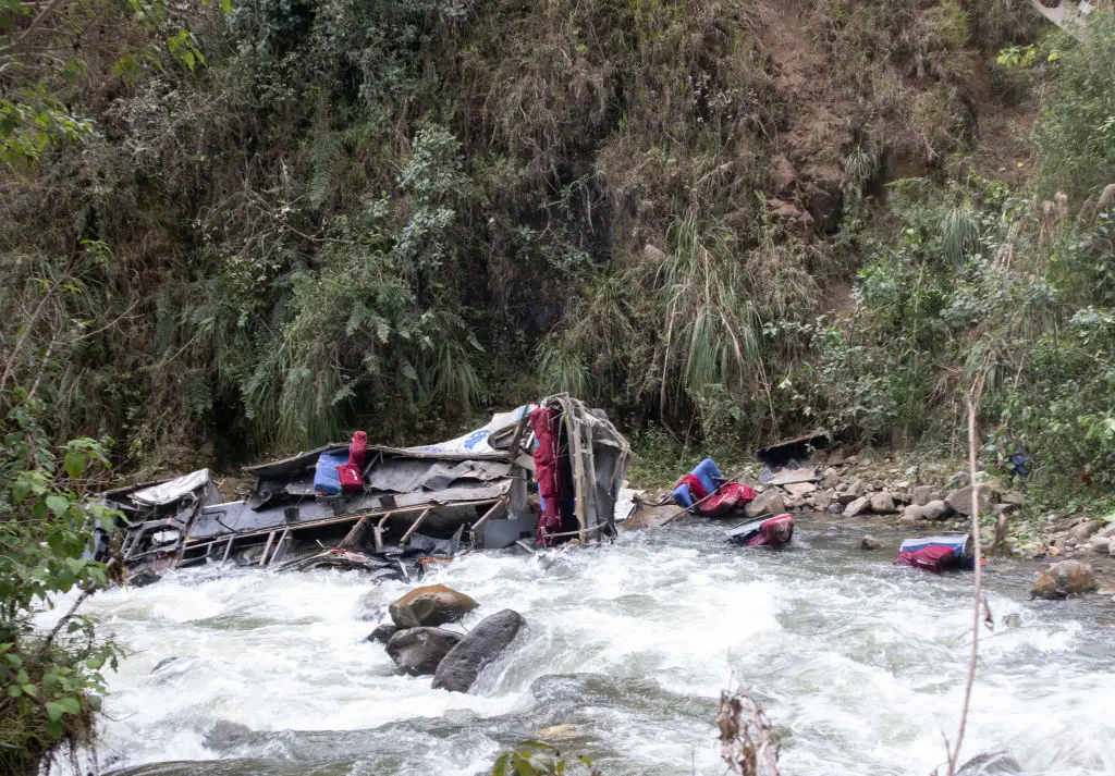 Pelo menos 25 mortos em acidente de autocarro no Peru