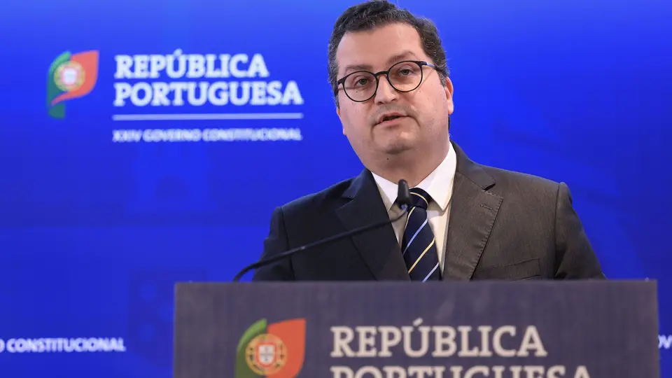 O ministro de Estado e das Finanças, Joaquim Miranda Sarmento, participa na conferência de imprensa no final da reunião do Conselho de Ministros