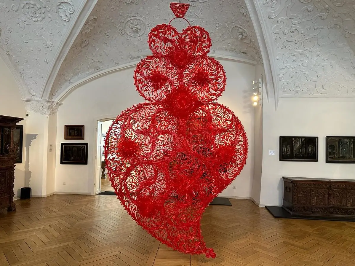 Joana Vasconcelos destaca coração de Viana na maior exposição de sempre na Alemanha
