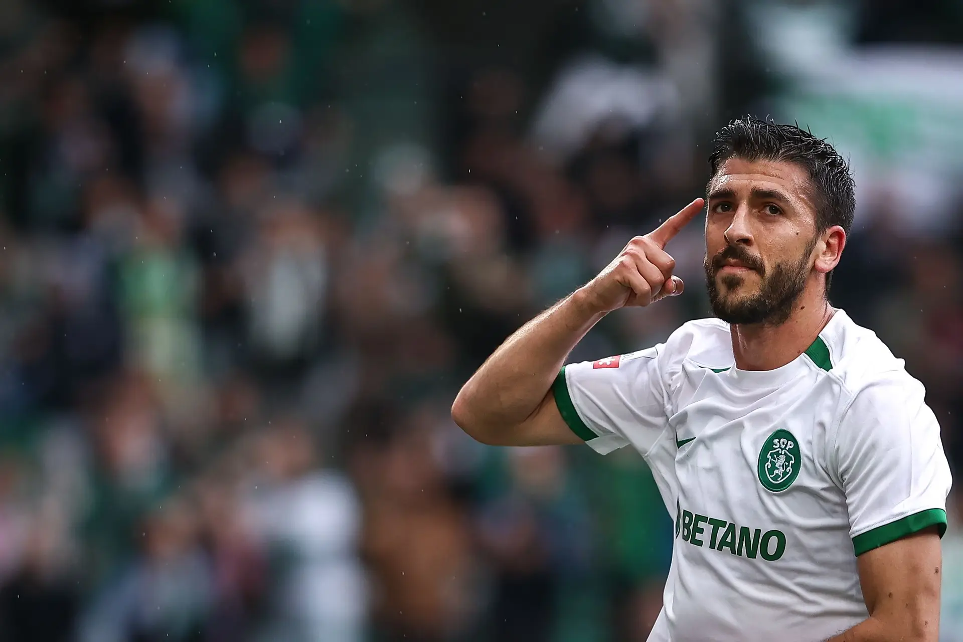 "Eles até caem...": Sporting despede-se de Paulinho com vídeo emotivo