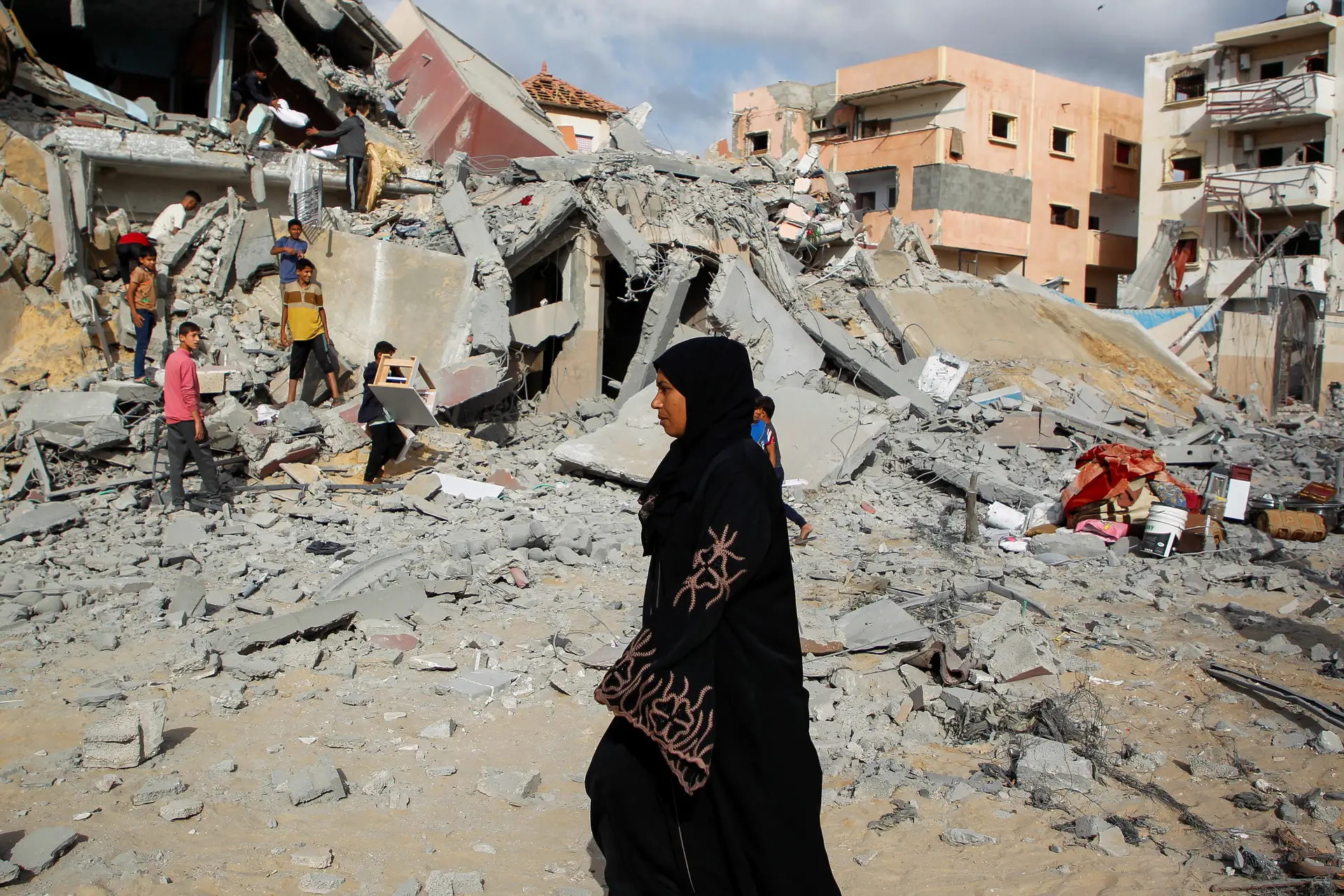 "Operação limitada" em curso: Israel inicia retirada de civis de Rafah