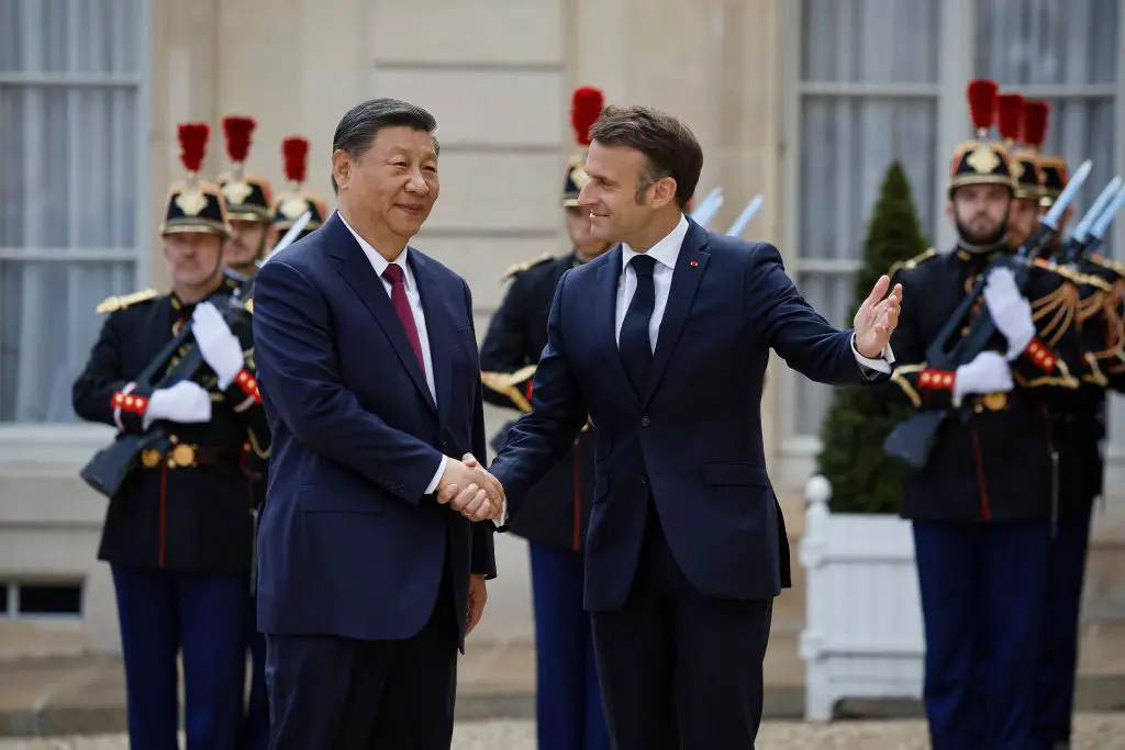 Macron e Xi Jinping querem relação equilibrada entre UE e China