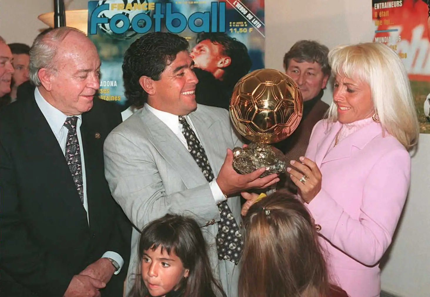 Bola de Ouro de Maradona no Mundial 1986 que andou desaparecida será leiloada em Paris