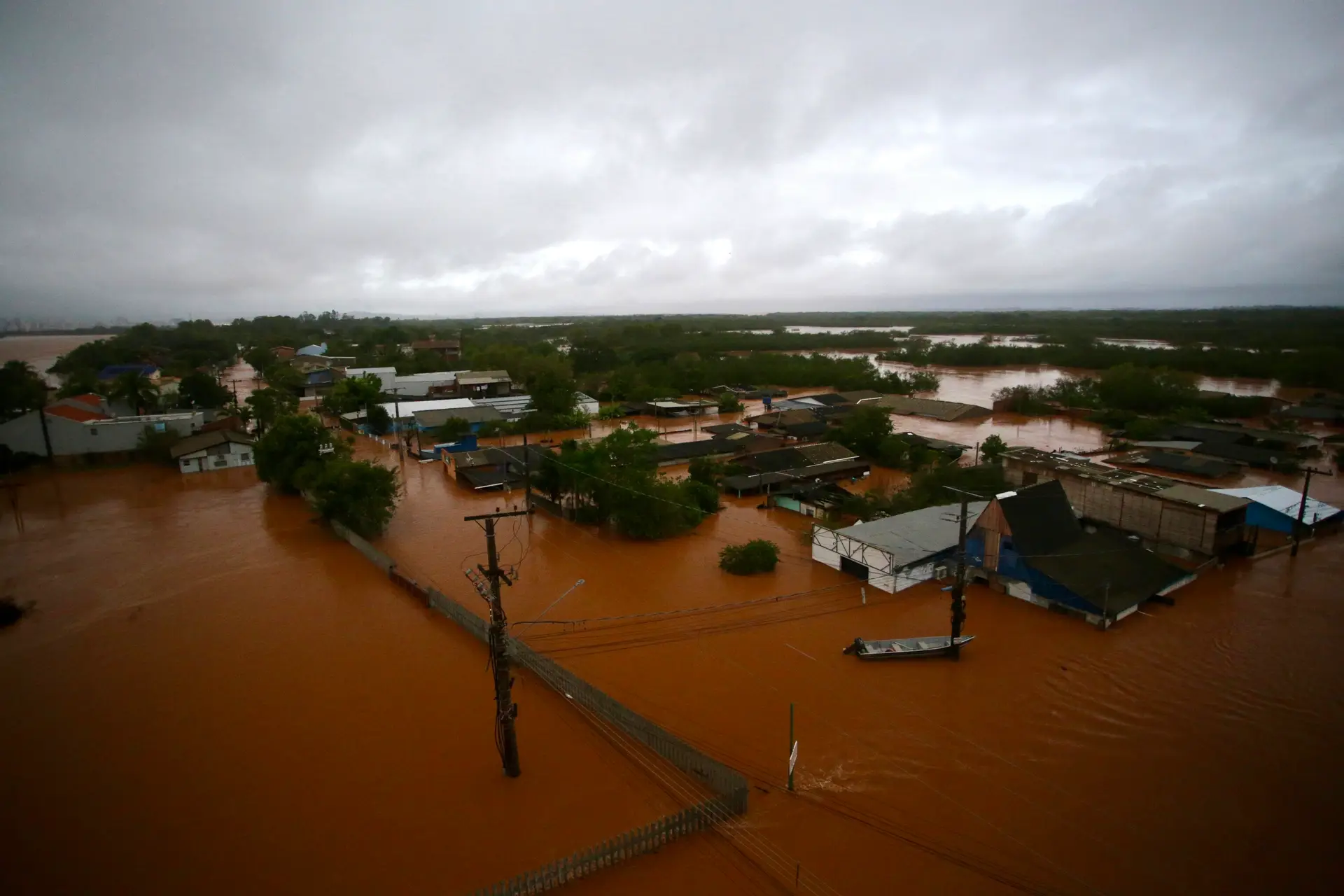 Cheias no Brasil: destruição, desespero e muitos pedidos de ajuda