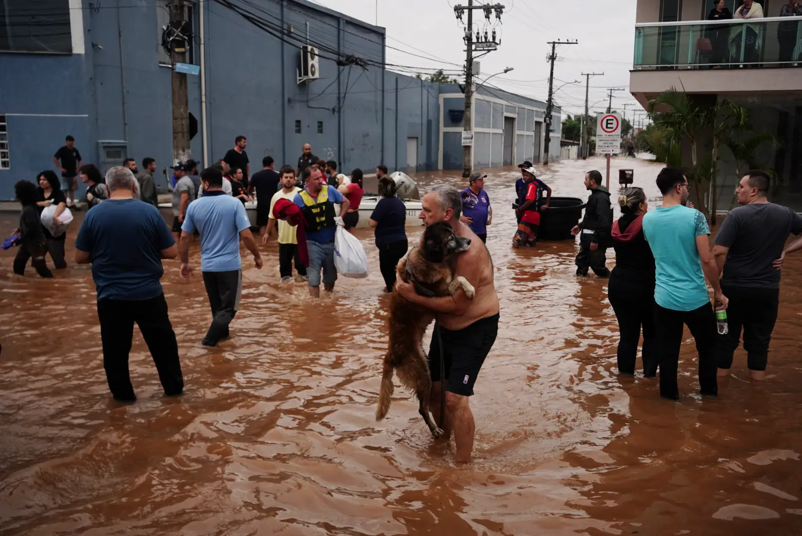 Chegada de novas tempestades ao sul do Brasil pode piorar situação de calamidade vivida na região
