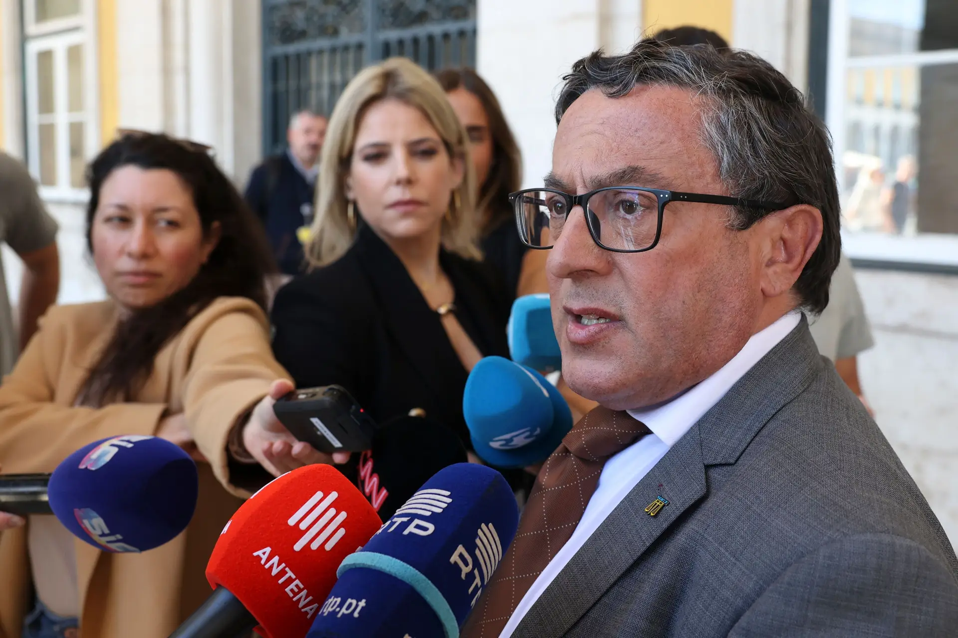 Funcionários judiciais acusam PGR de "sacudir a água do capote"