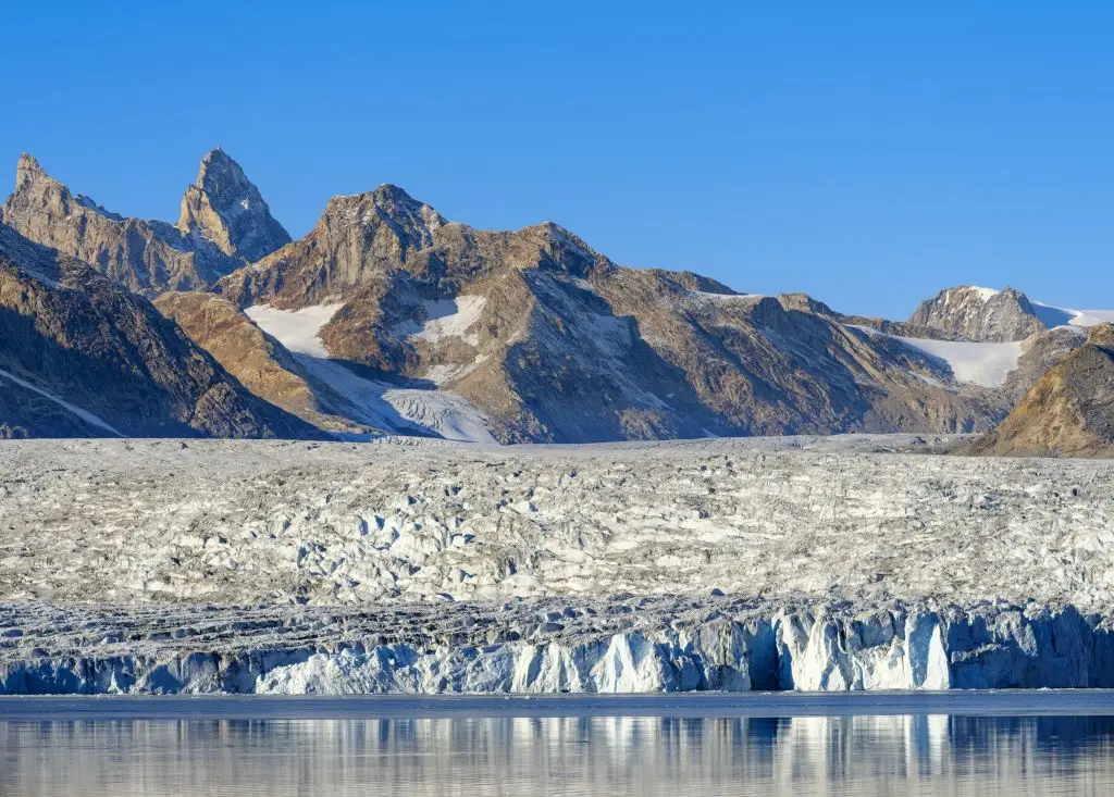 Encontradas montanhas que emergiram devido ao degelo na Gronelândia