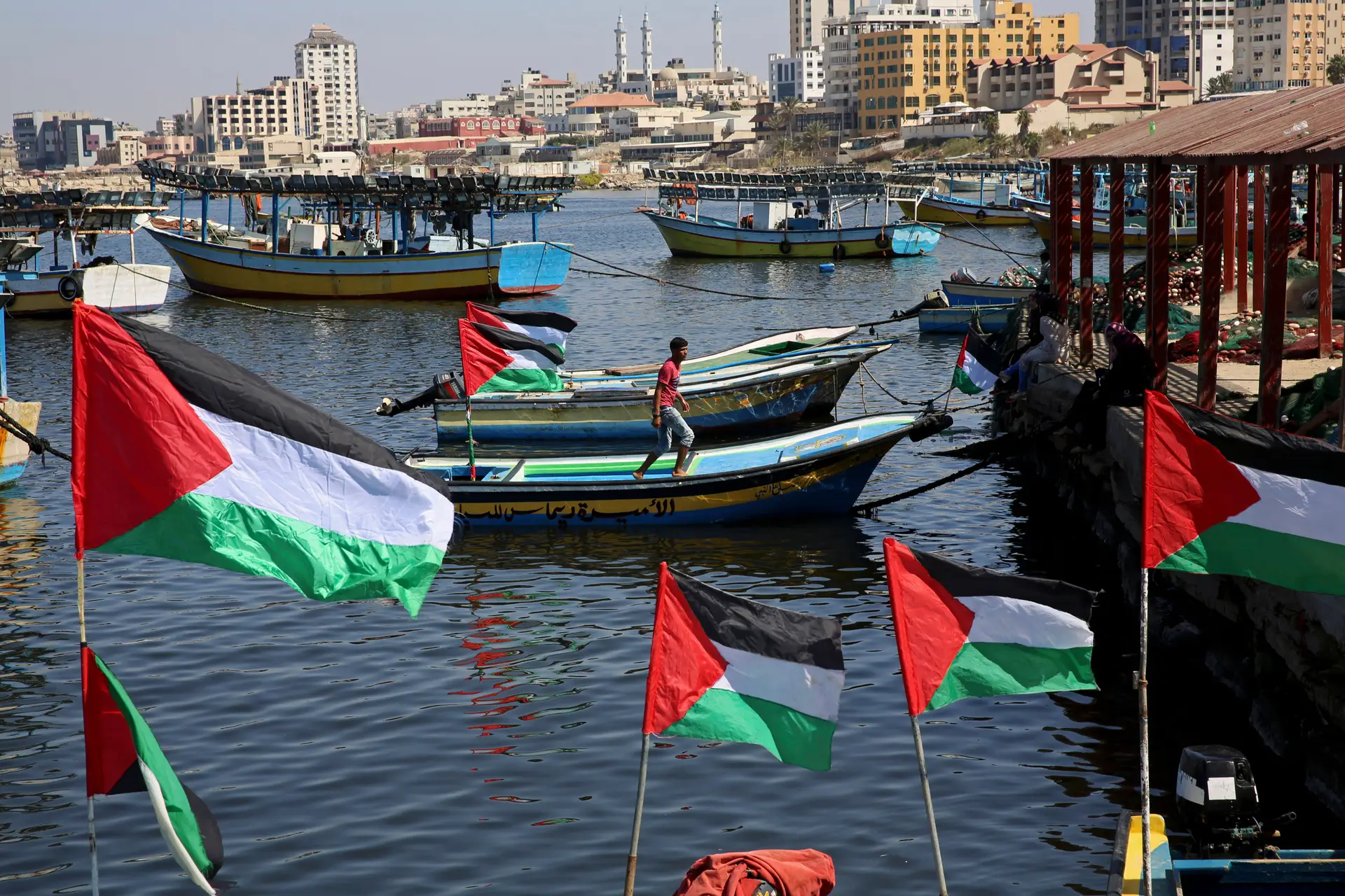 EUA constroem cais temporário para facilitar entrega de ajuda humanitária a Gaza