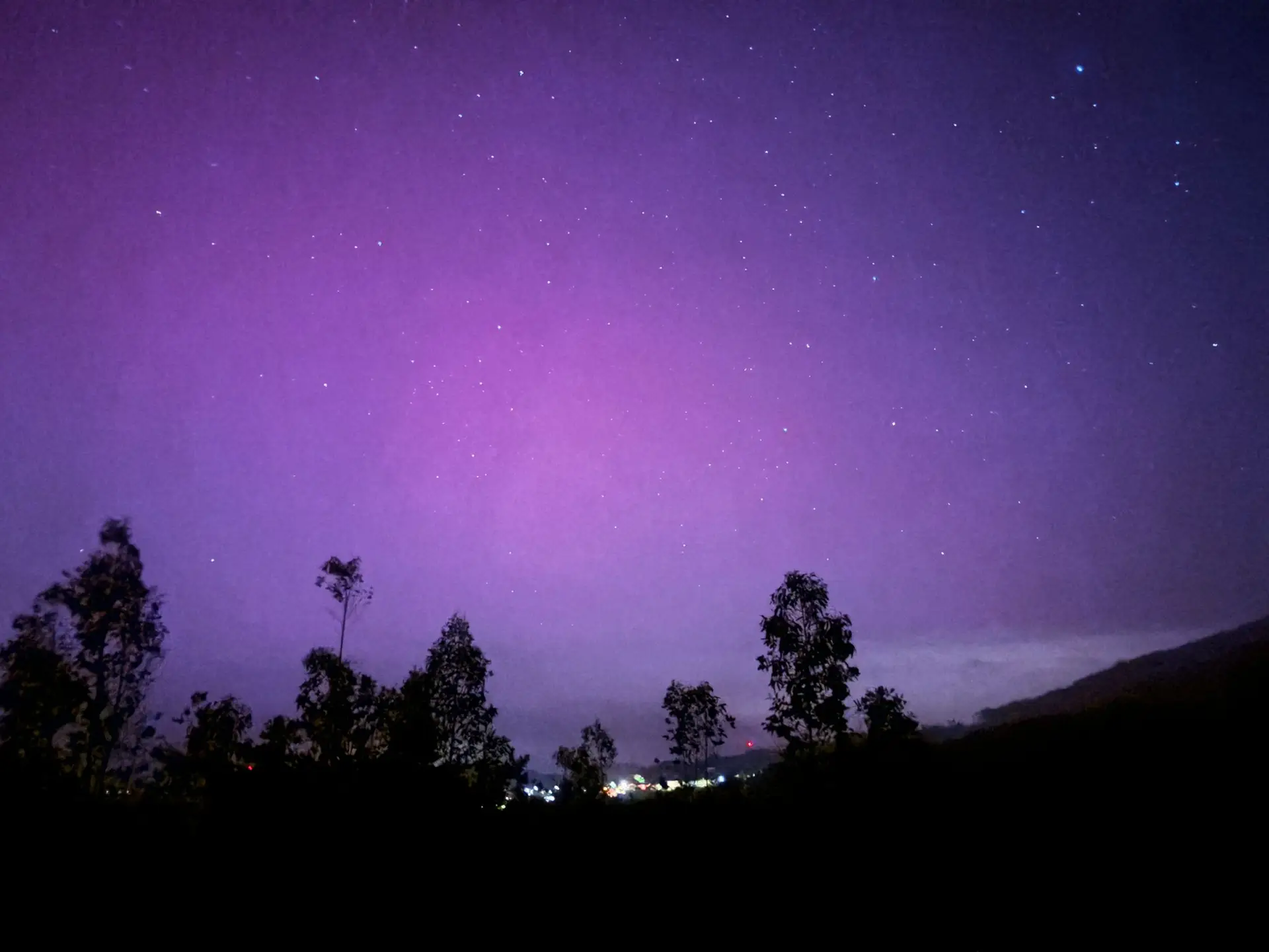 Auroras boreais invadem céus da Europa. Ucrânia, Itália e Grécia  iluminam-se, Transforme seu dia com jogo dos pênaltis