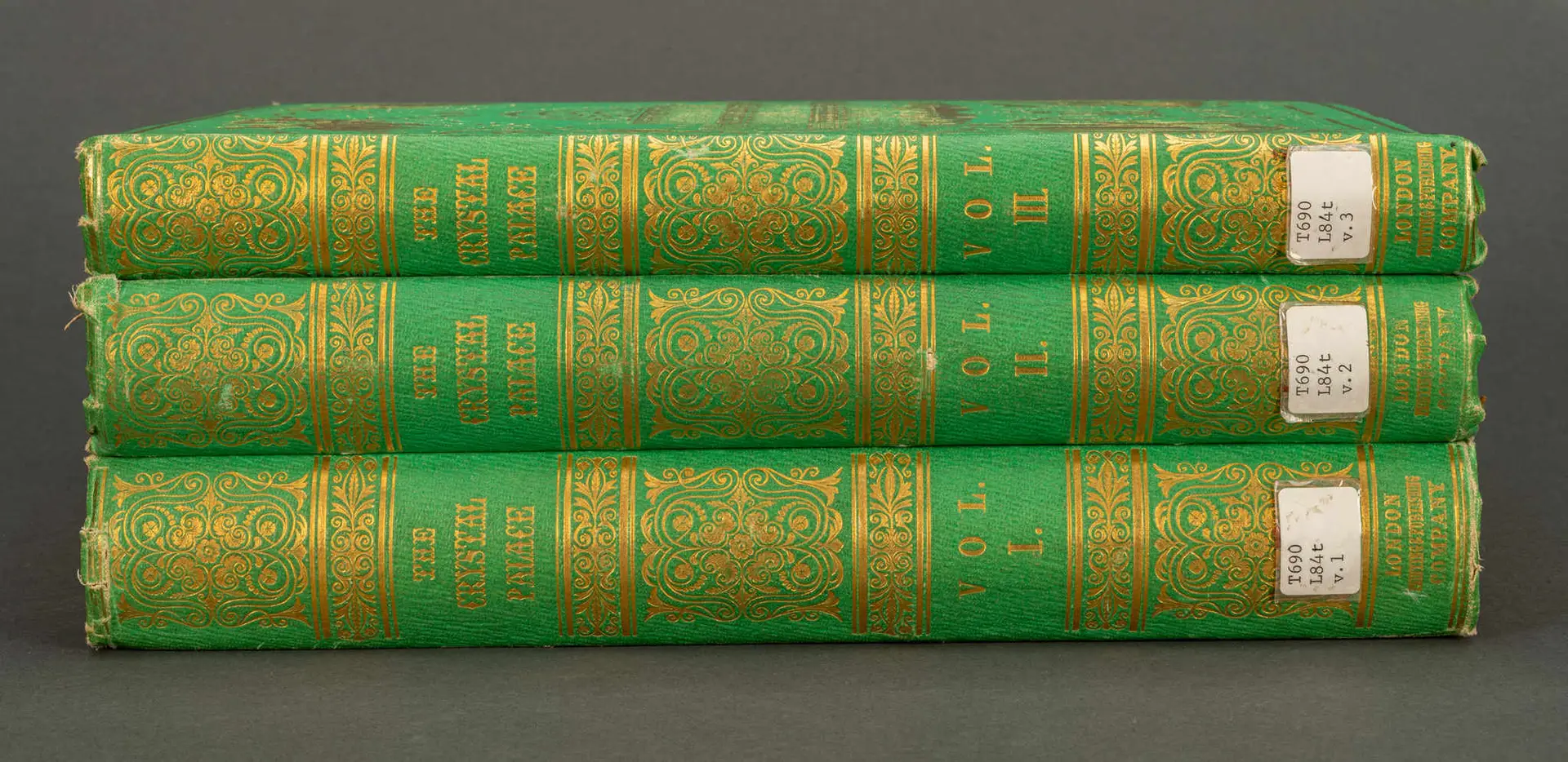 Livros verdes do século XIX escondem um segredo venenoso