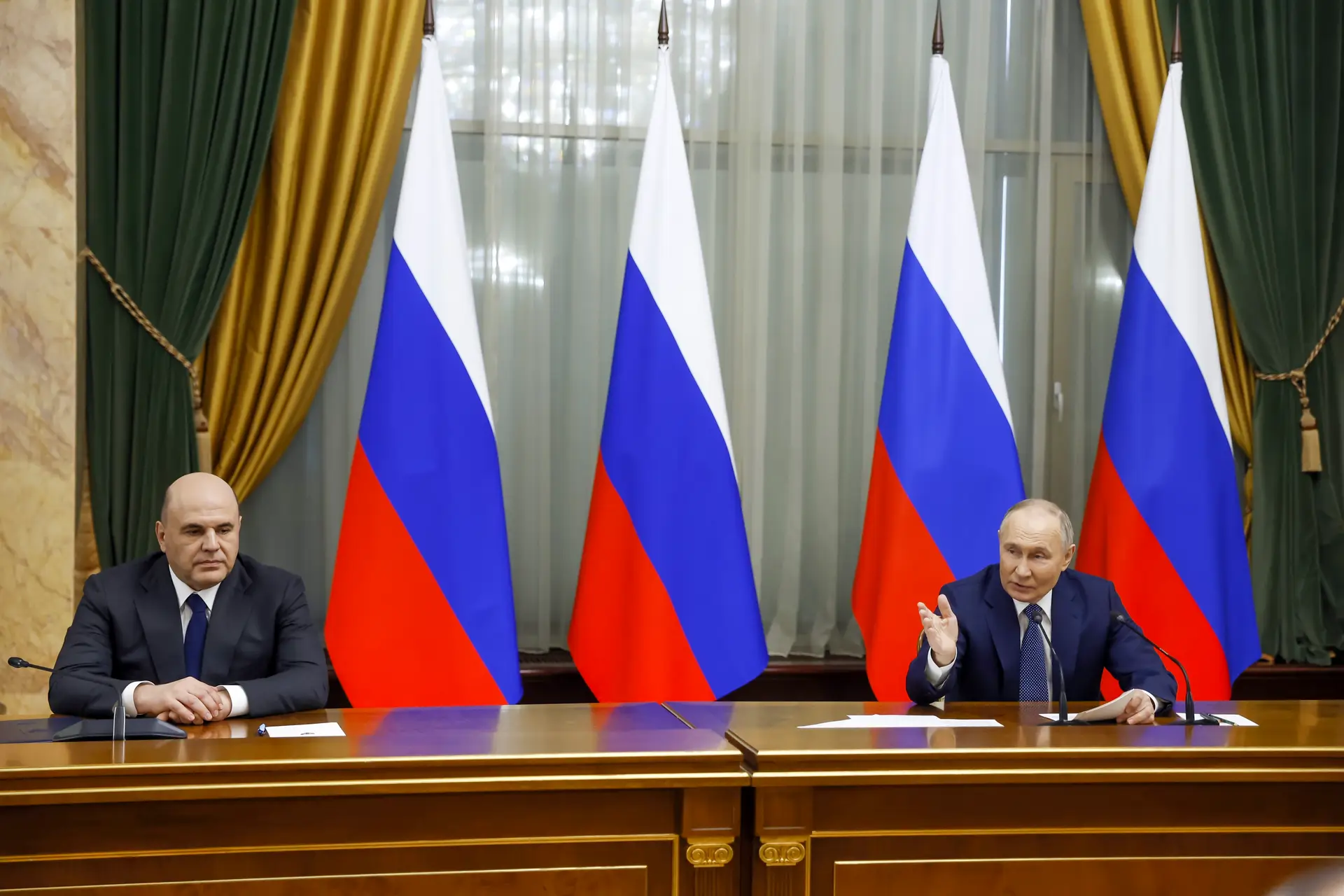 Putin reconduz Mishustin no cargo de primeiro-ministro da Rússia