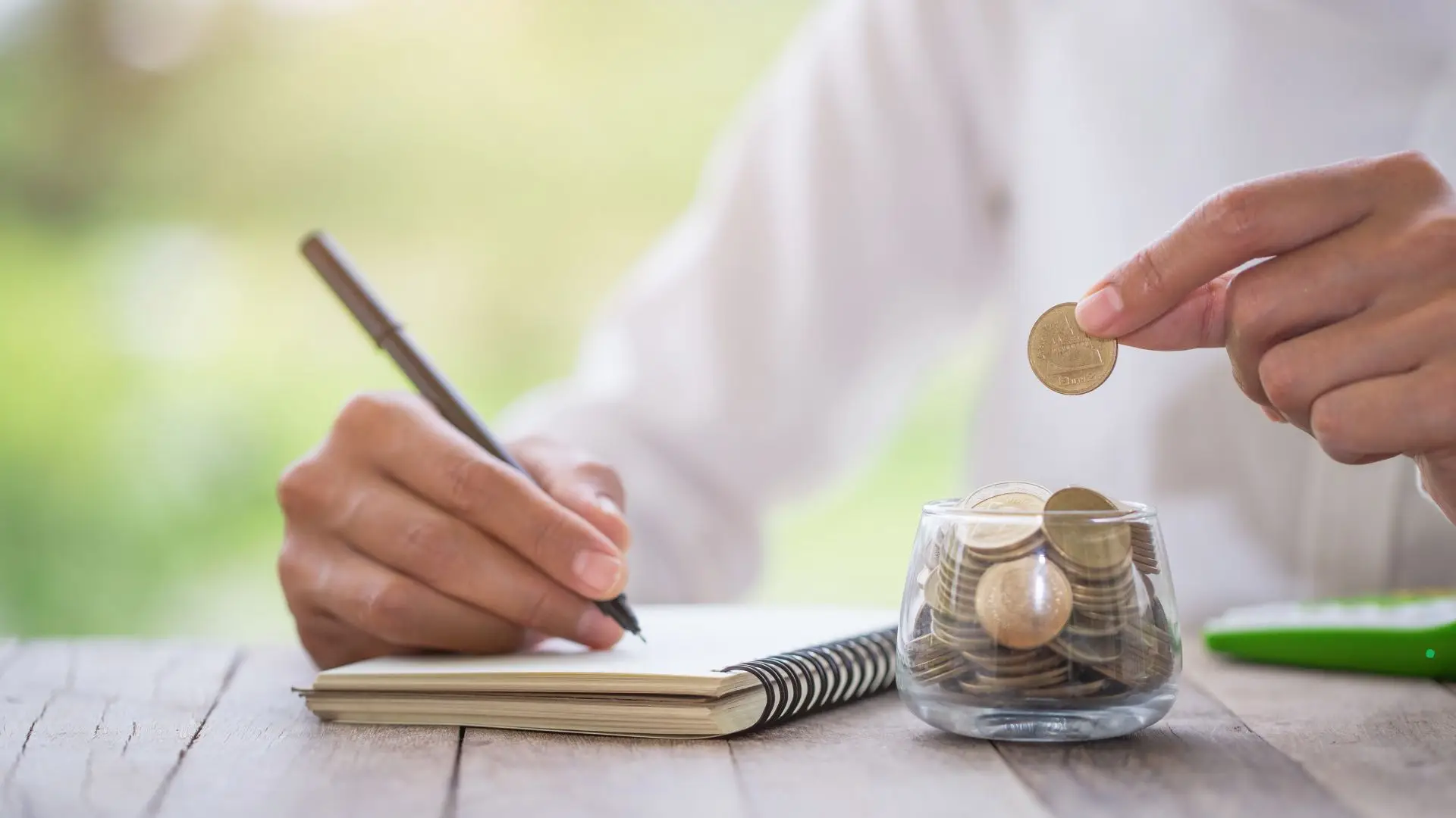 Taxa de poupança das famílias recuou para 12,1% no final de 2025