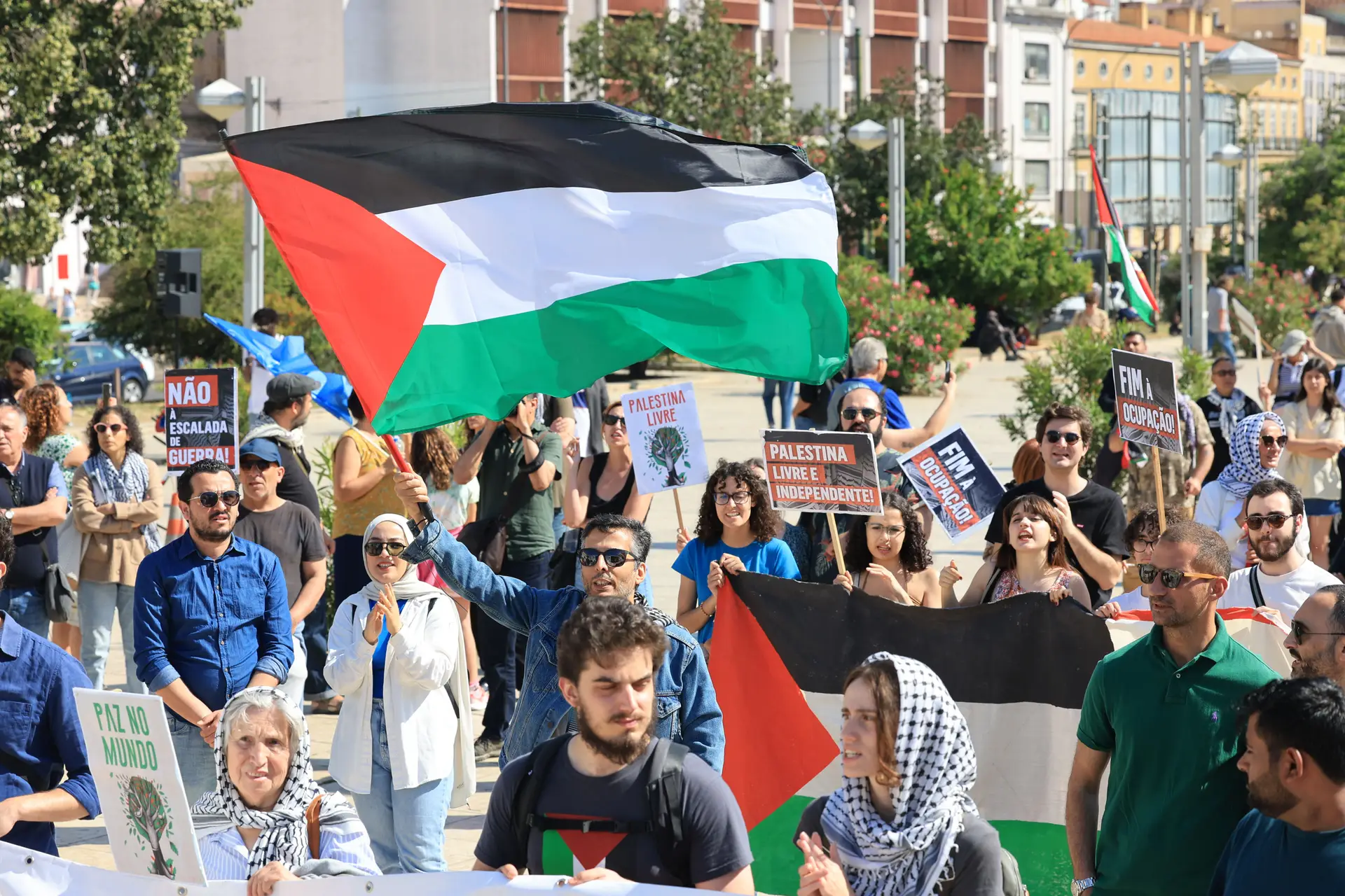 Milhares saem à rua em Lisboa em resguardo da Palestina