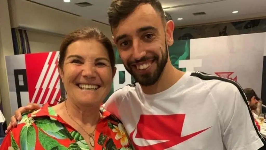 Manchester United confunde-se e diz que Dolores Aveiro é mãe de Bruno Fernandes