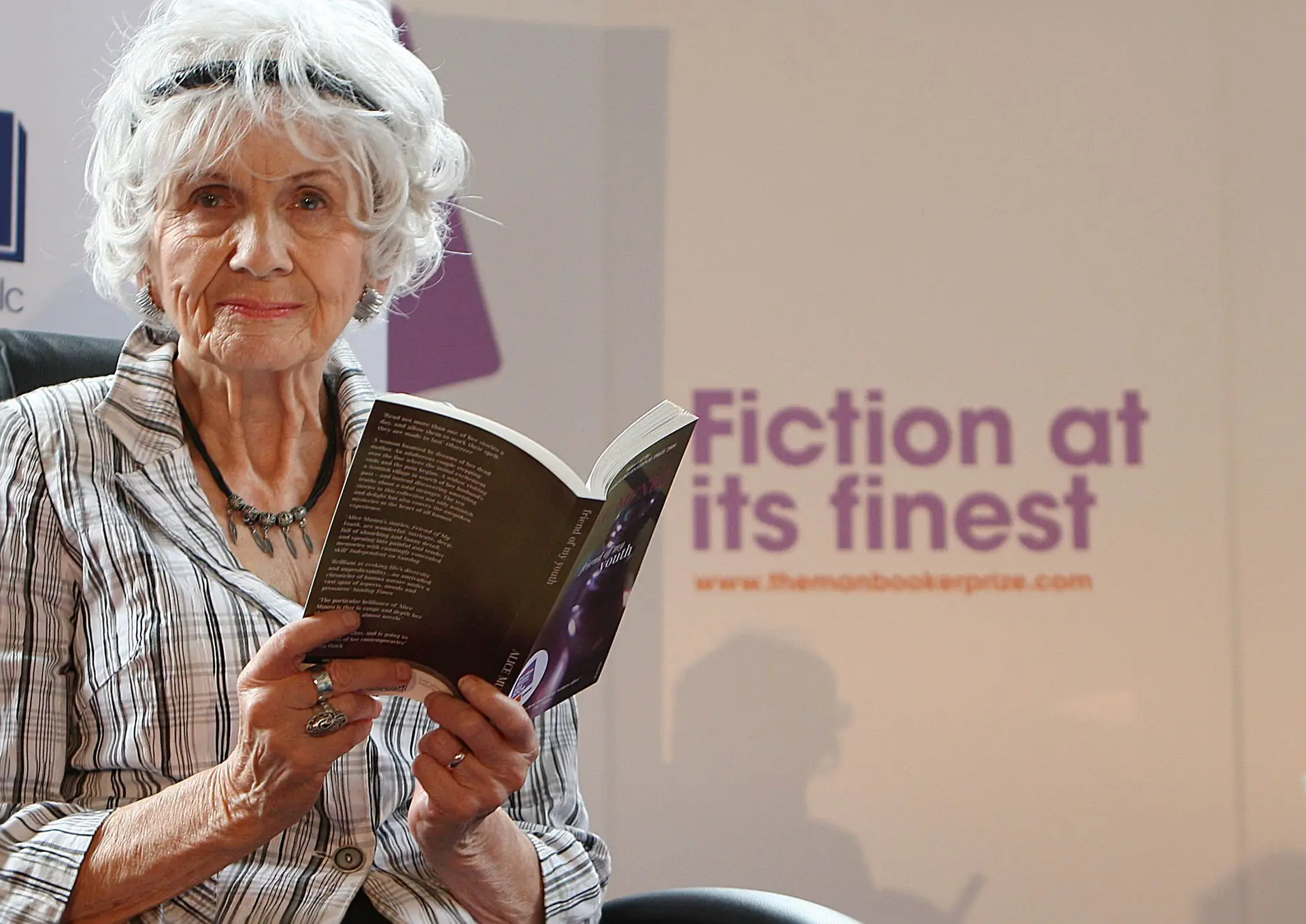 Morreu a escritora canadiana Alice Munro, tinha 92 anos