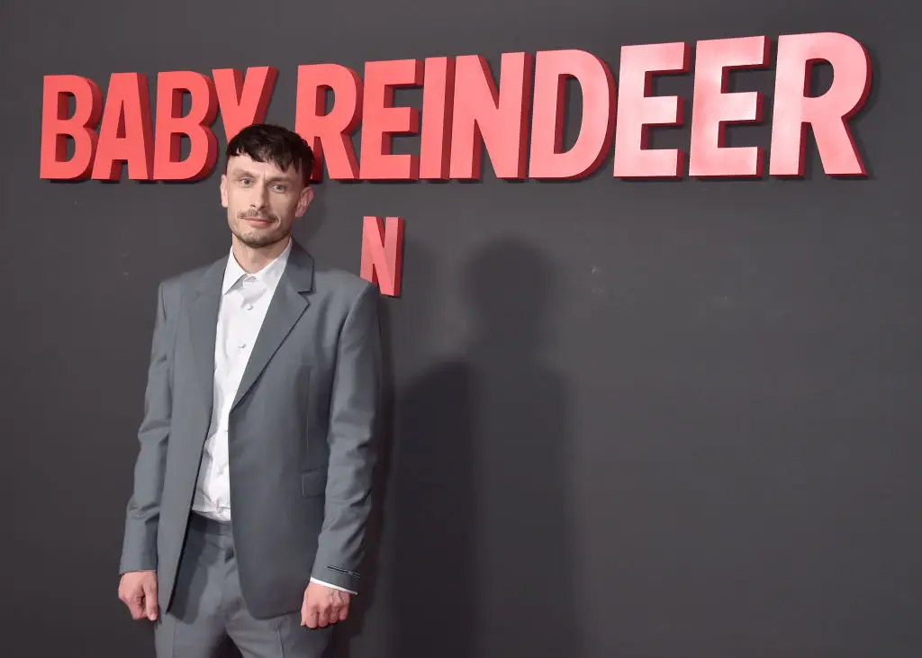 Criador de "Baby Reindeer" revela que perdeu quase 30 kg e deixa apelo aos fãs da série