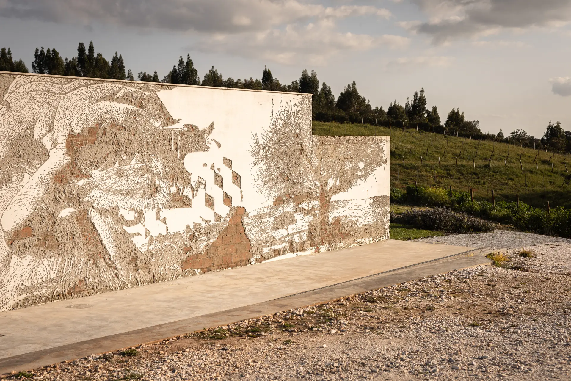 Alqueva tem novo hotel com mural de Vhils