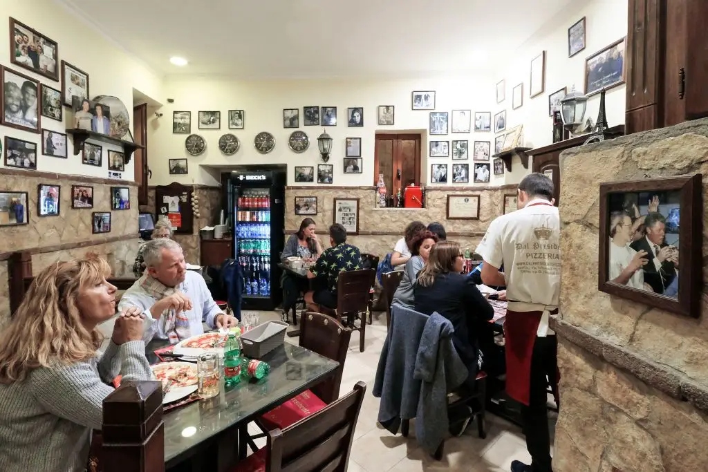 Pizzaria fundada por "pizzaiolo de Bill Clinton" penhorada durante investigação