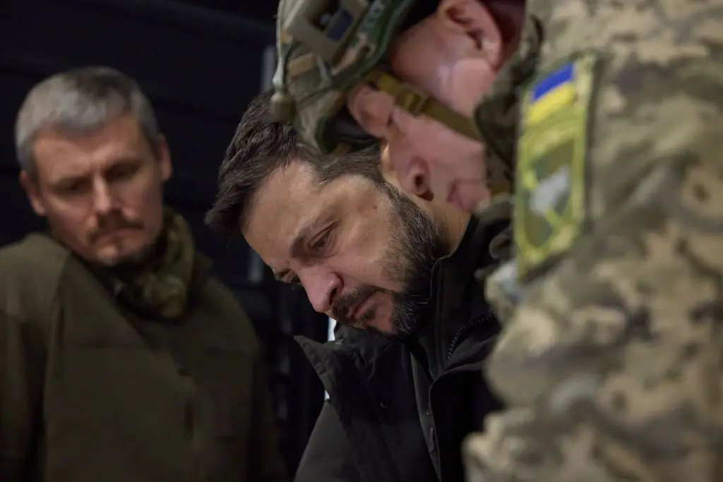 Zelensky visita Kharkiv para avaliar situação no terreno
