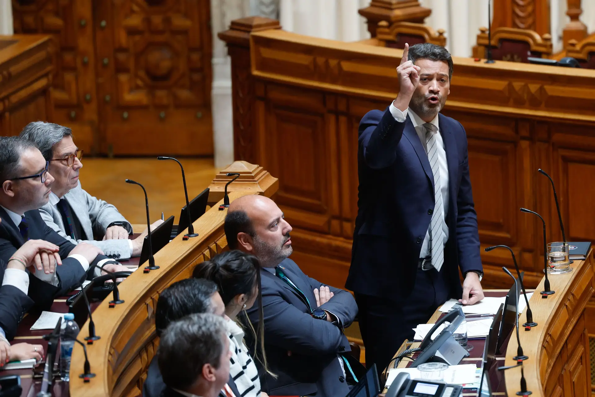 Parlamento rejeita abrir processo contra Marcelo por traição à pátria