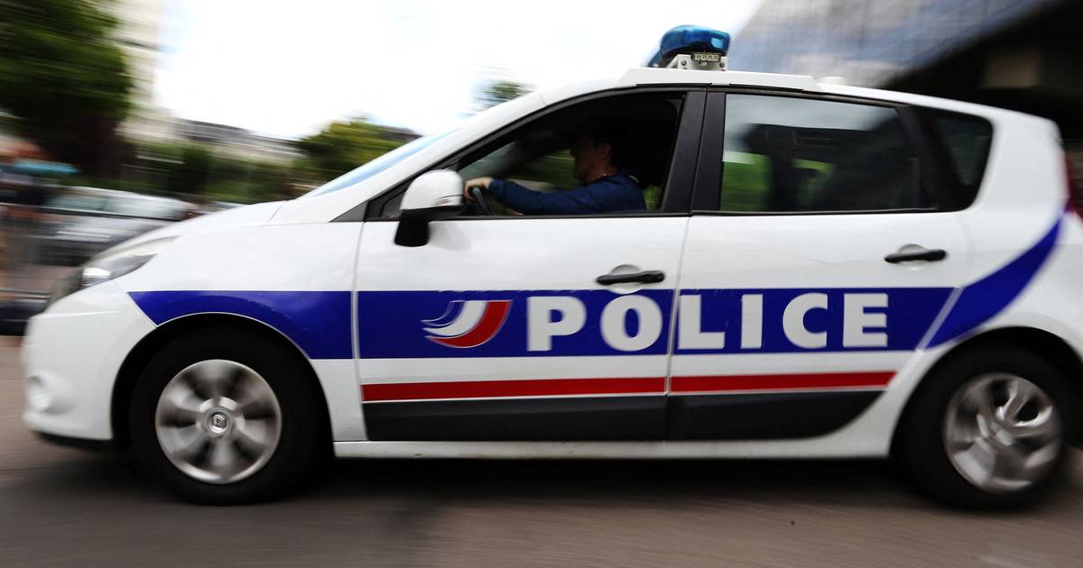 França em choque: pai detido após deixar criança em cativeiro durante mais de um ano numa carrinha