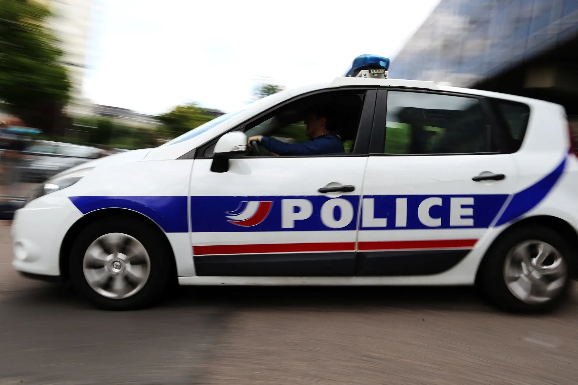 Três crianças encontradas mortas em casa em França