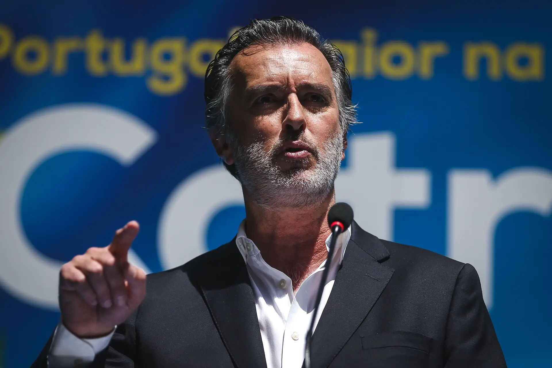 Dentro da lei, pessoas podem "dizer as patetices que quiserem" e Aguiar-Branco "fez bem"