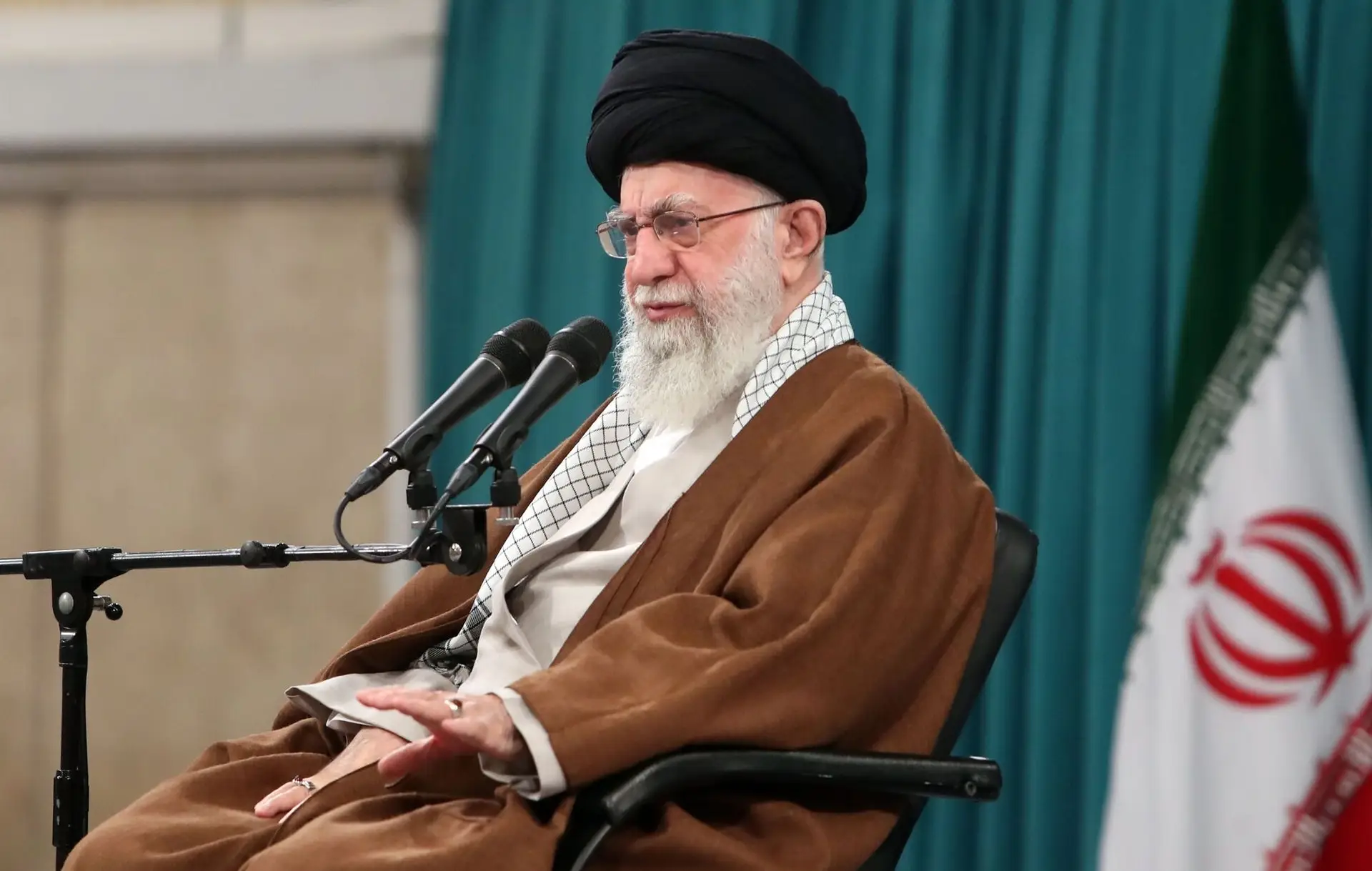 Líder Supremo do Irão Ali Khamenei apela aos muçulmanos para confrontarem Israel