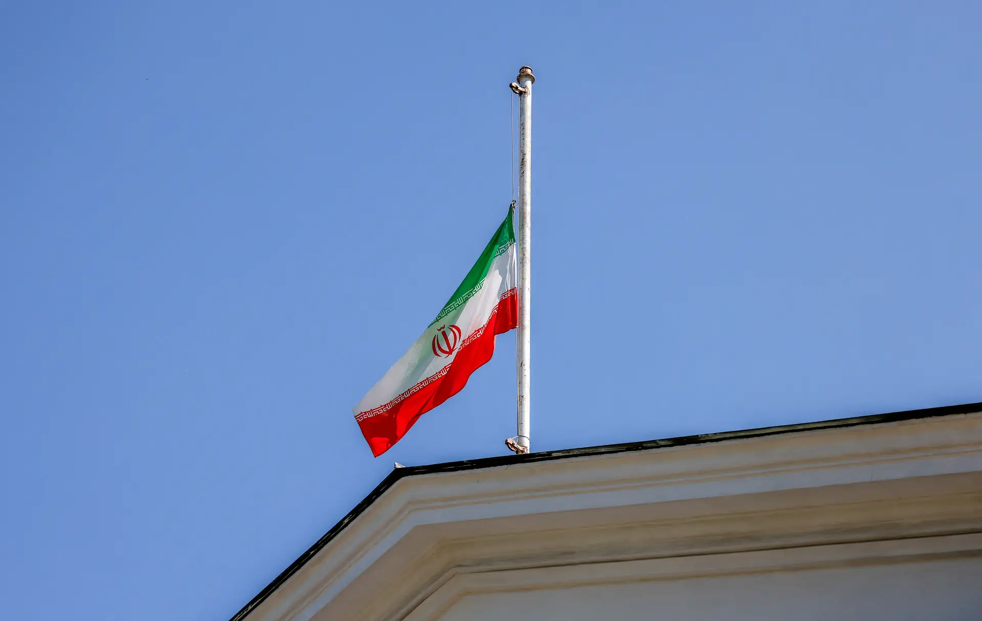 Teerão anuncia "libertação e regresso" de iraniano detido em Itália