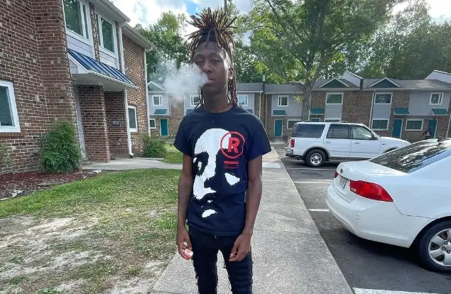 Rapper de 17 anos morre após disparar contra a própria cabeça em direto de TikTok